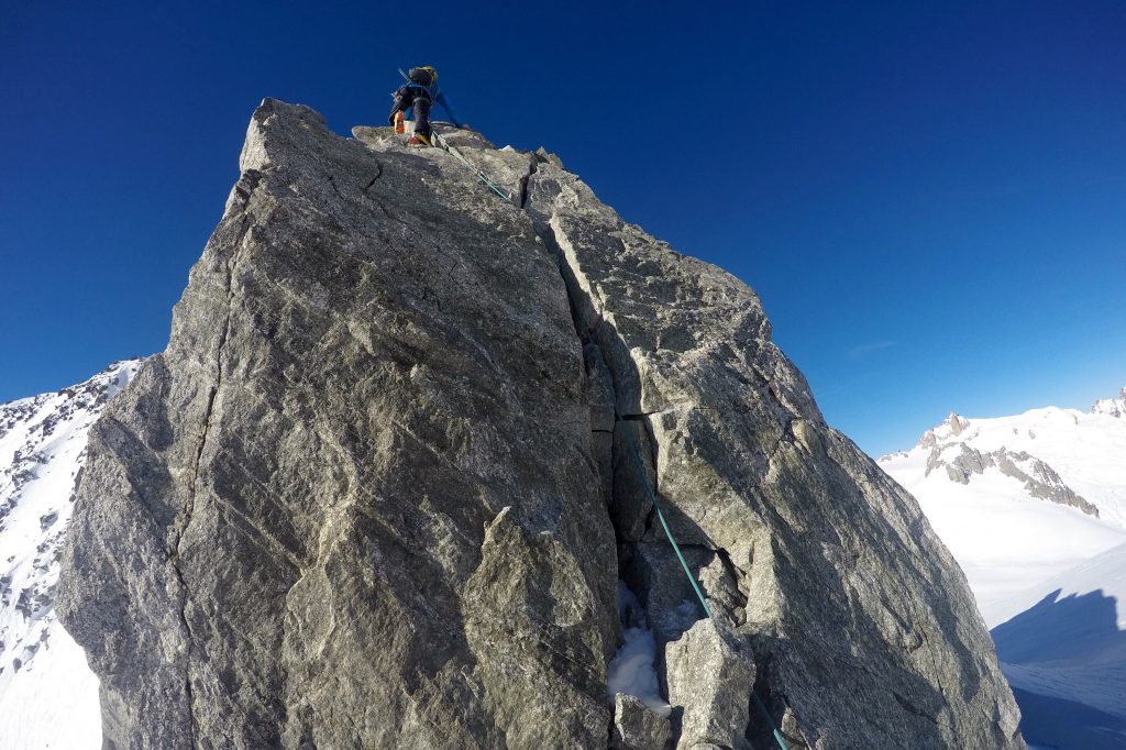 Noe enkel klatring mot toppen av Aiguilles Marbrées.