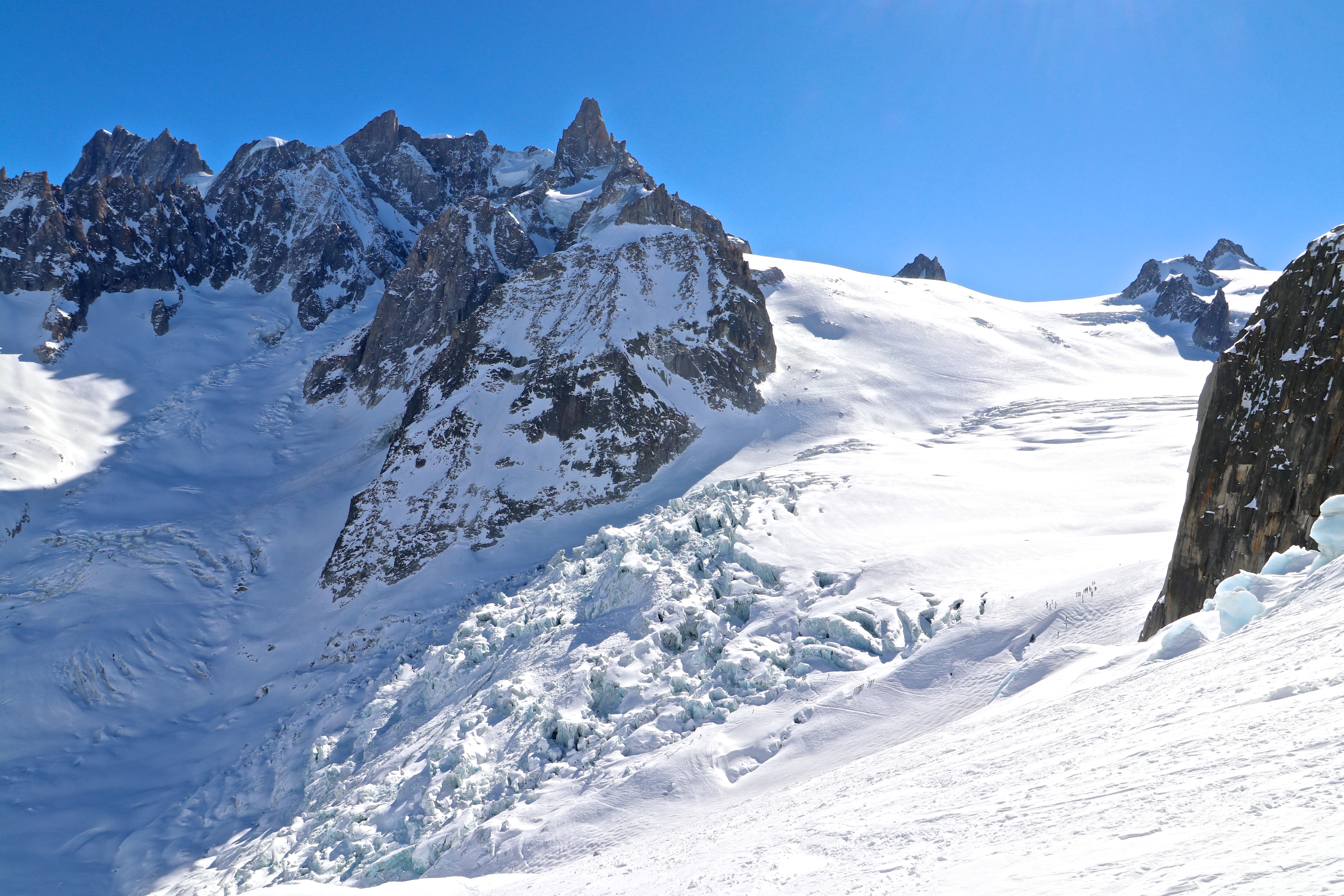 Séracs du Géant er et oppsprukket brefall i nedre del av Vallée Blanche.