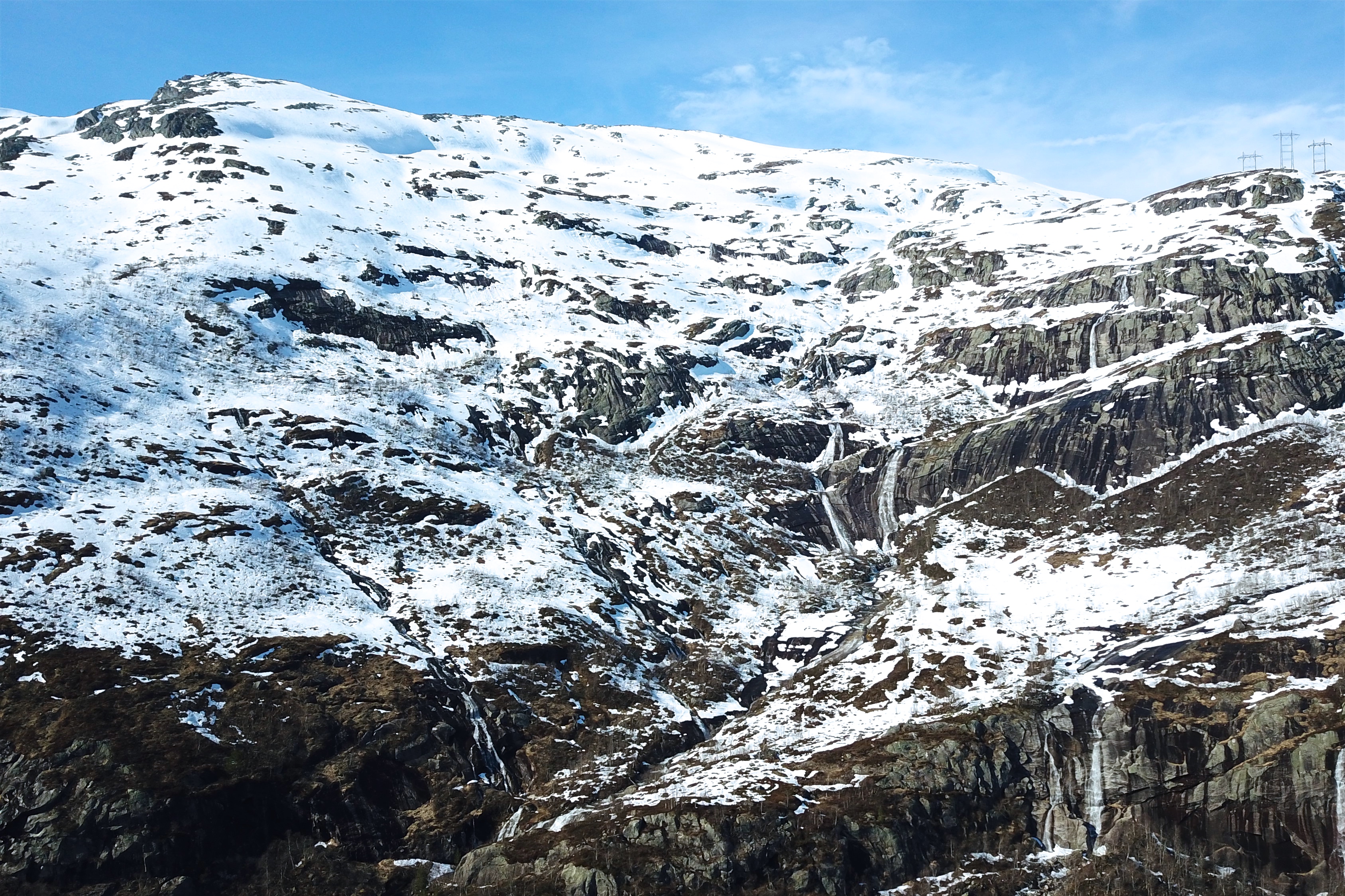 Turen til Onen starter bratt opp fjellsidene fra Kjeåsen.