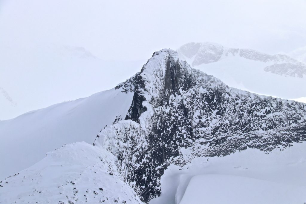 Veslebjørn (2.150 moh) sett fra toppen av Sokse (2.189 moh).