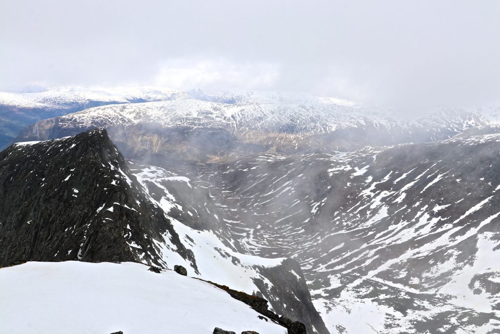 Ringsdalen og Turtagrø sett fra Nørdre Soleibotntind.