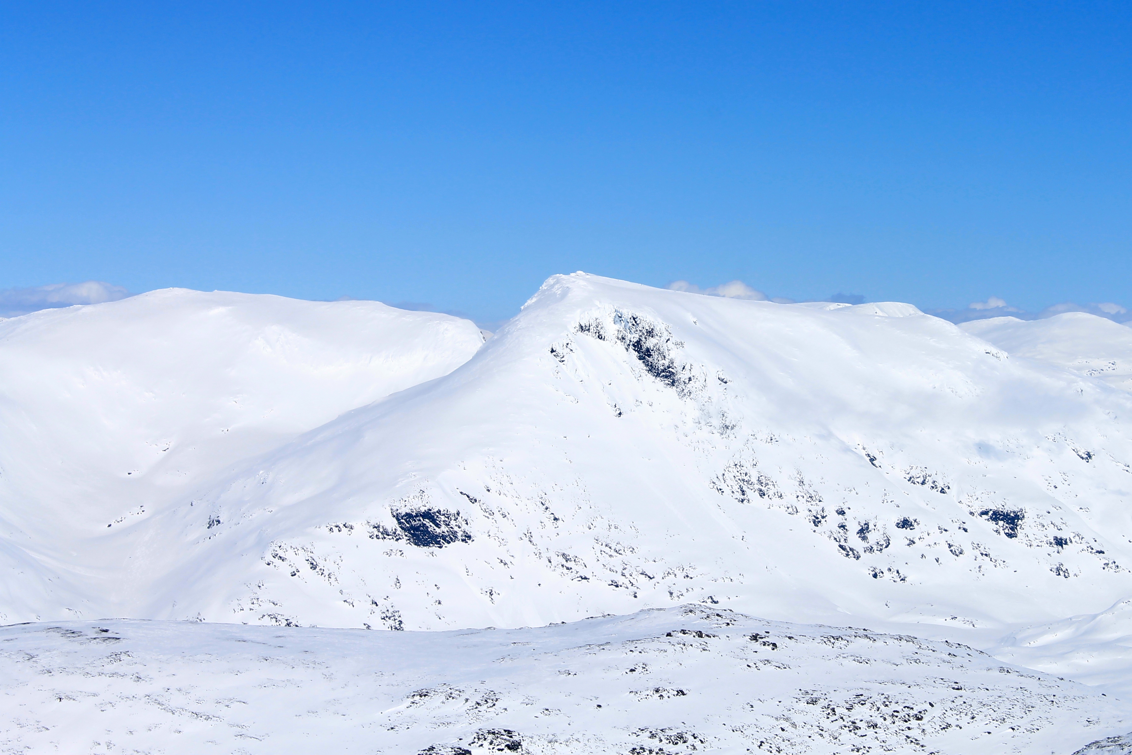 Fannaråki (2.068 moh) sett fra Dyrhaugstinden i Hurrungane.