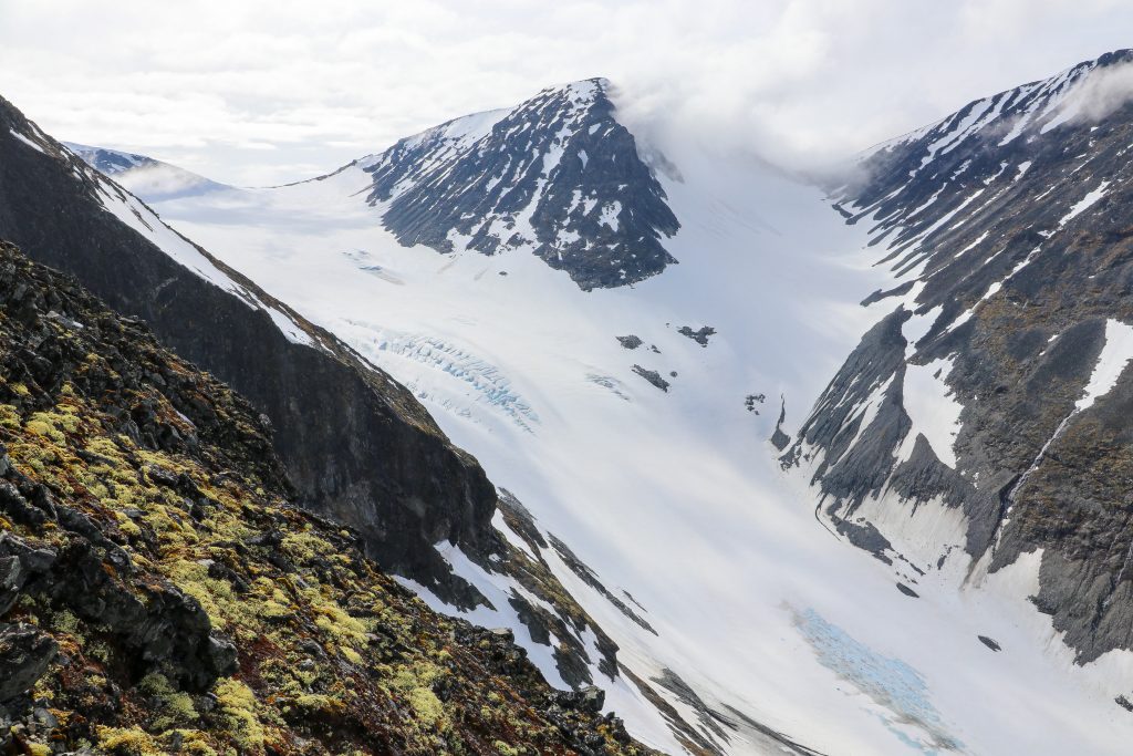 Hurrbrean og Veslfjelltinden (2.157 moh).