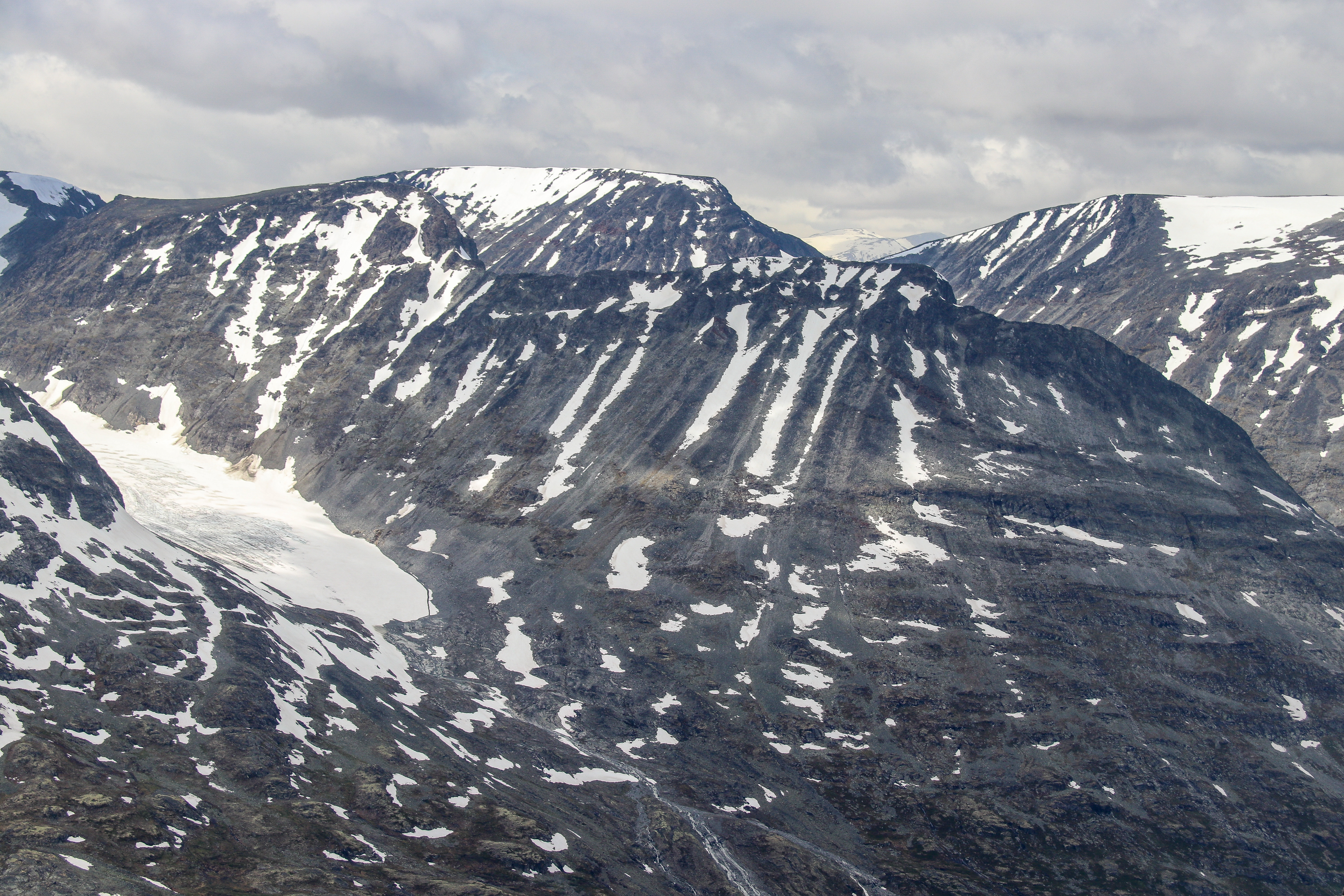 Skagsnebb og Bakarste Skagsnebb sett fra Tverrbottindan.