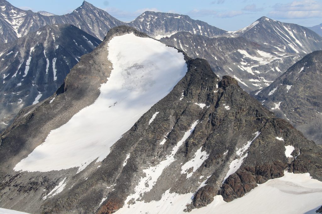 Tverrbytthornet (2.102 moh) sett fra nord.