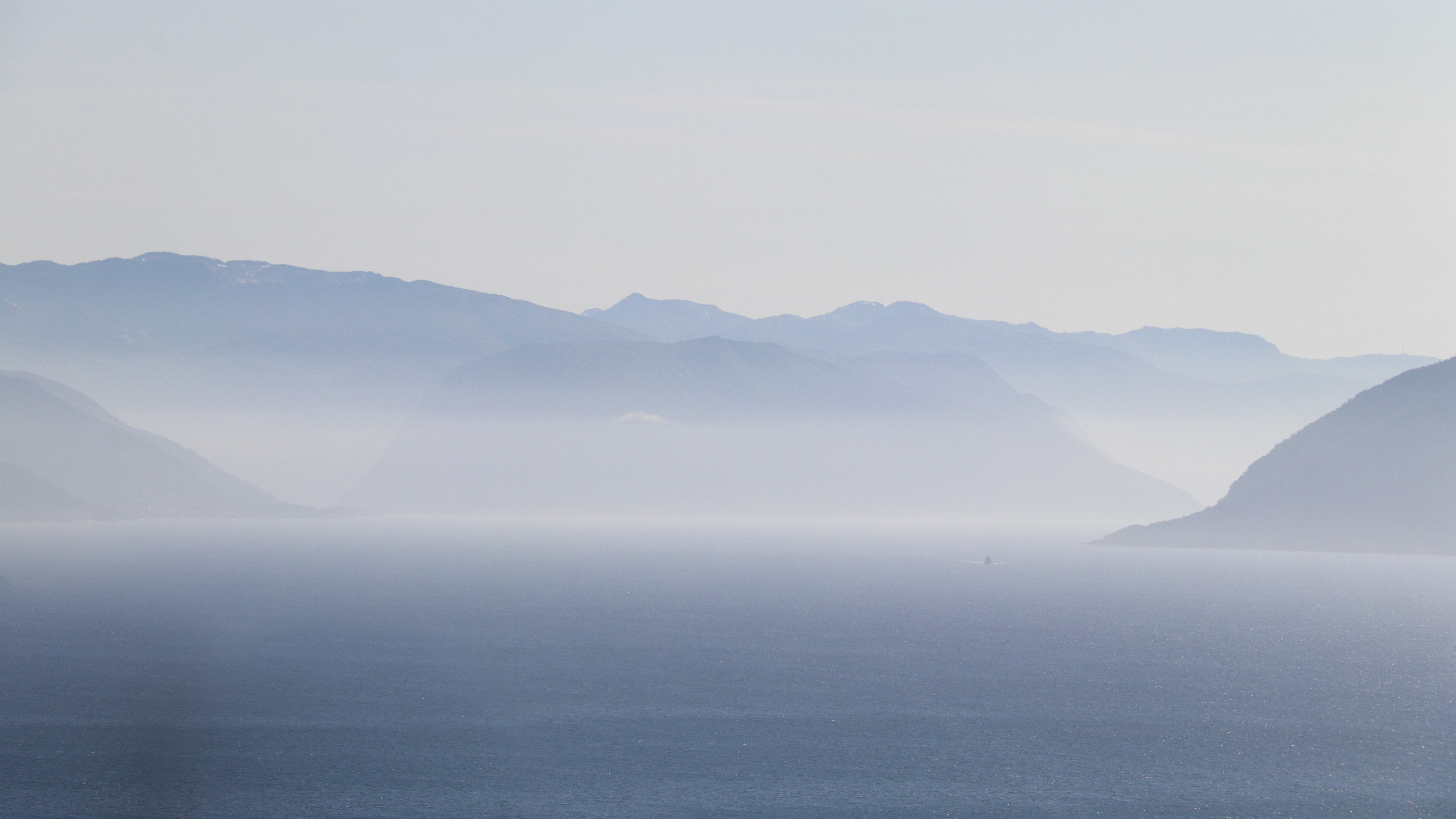 Morgendis på Sognefjorden, landets lengste fjord.