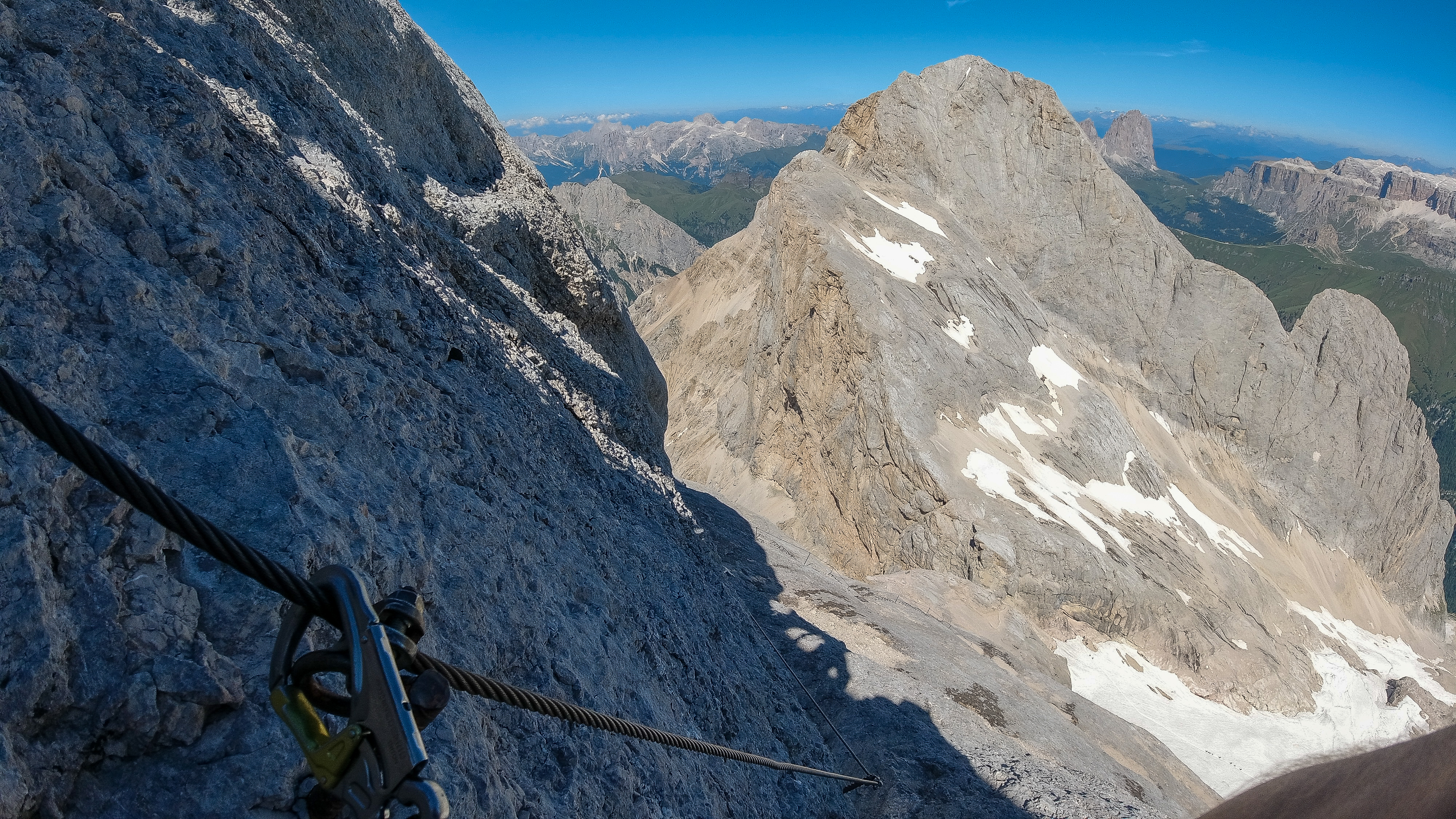 Via Ferrataruten opp vestryggen til Marmolada og Punta Penia (3.343 moh).