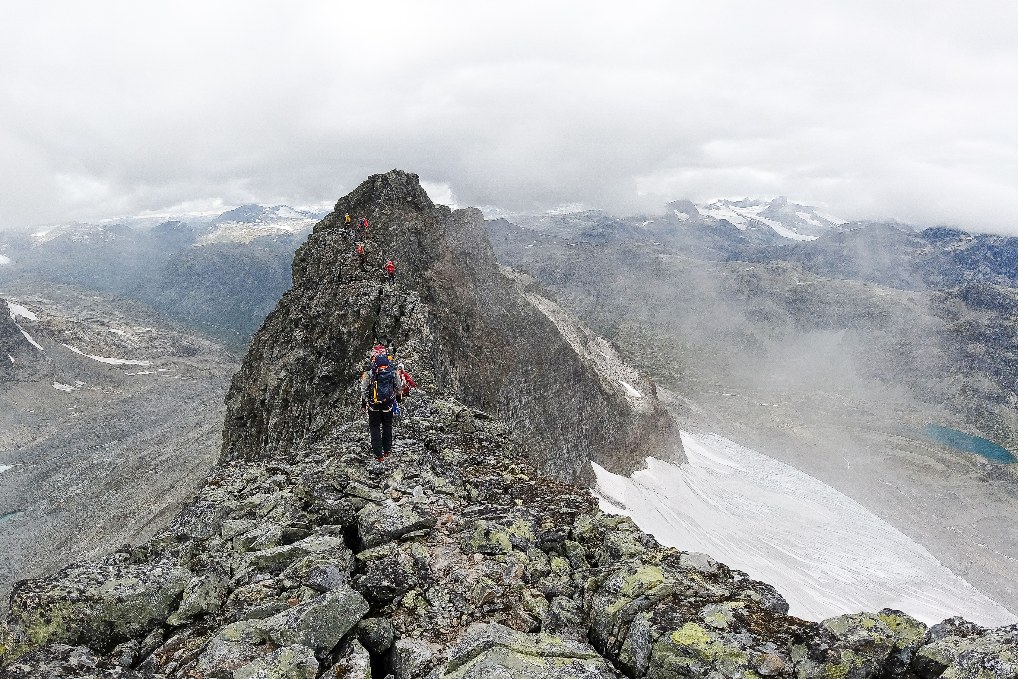 På vei over ryggen av Sagi i Jotunheimen (2.040 moh).