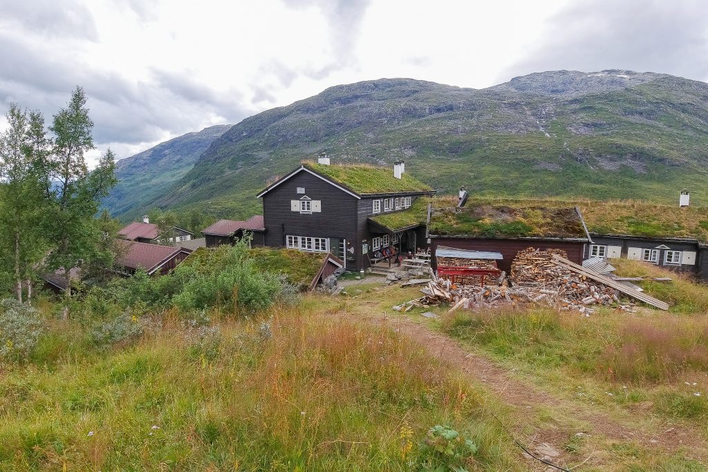 Skogadalsbøen innerst i Utladalen er blant landets mest utilgjengelige betjente turisthytter.