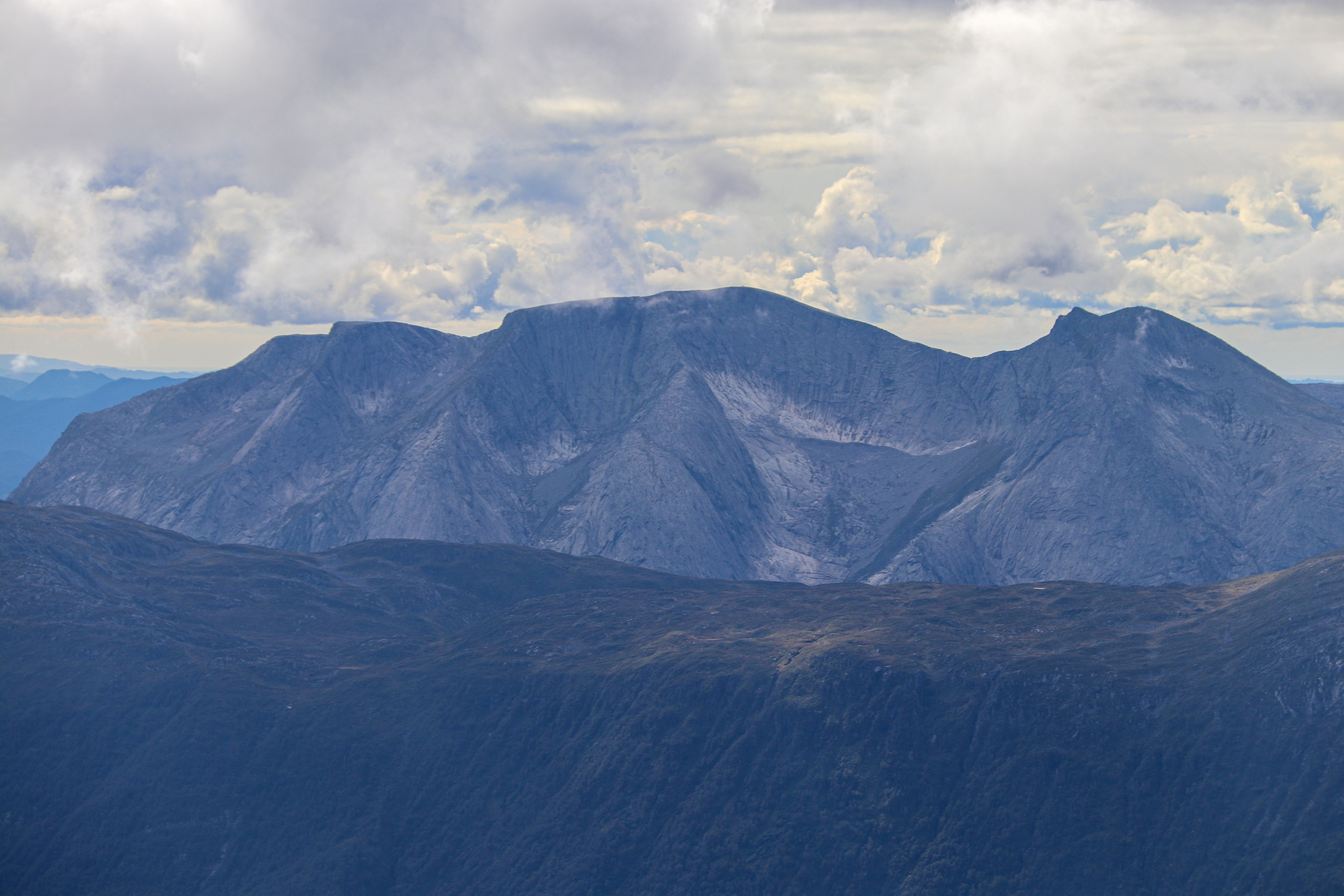 Ulvanosa (1.246 moh) ved Uskedalen er en av de fineste toppturene i Rosendalsalpene.