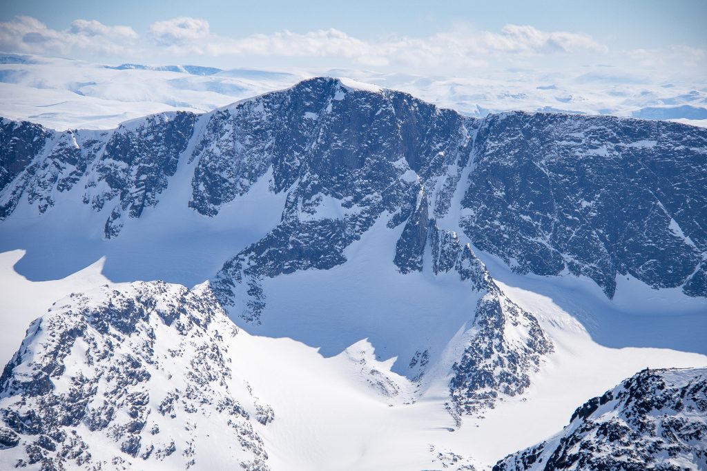 Vestre Kalvehøgde (2.208 moh) sett fra Tjønnholstinden.