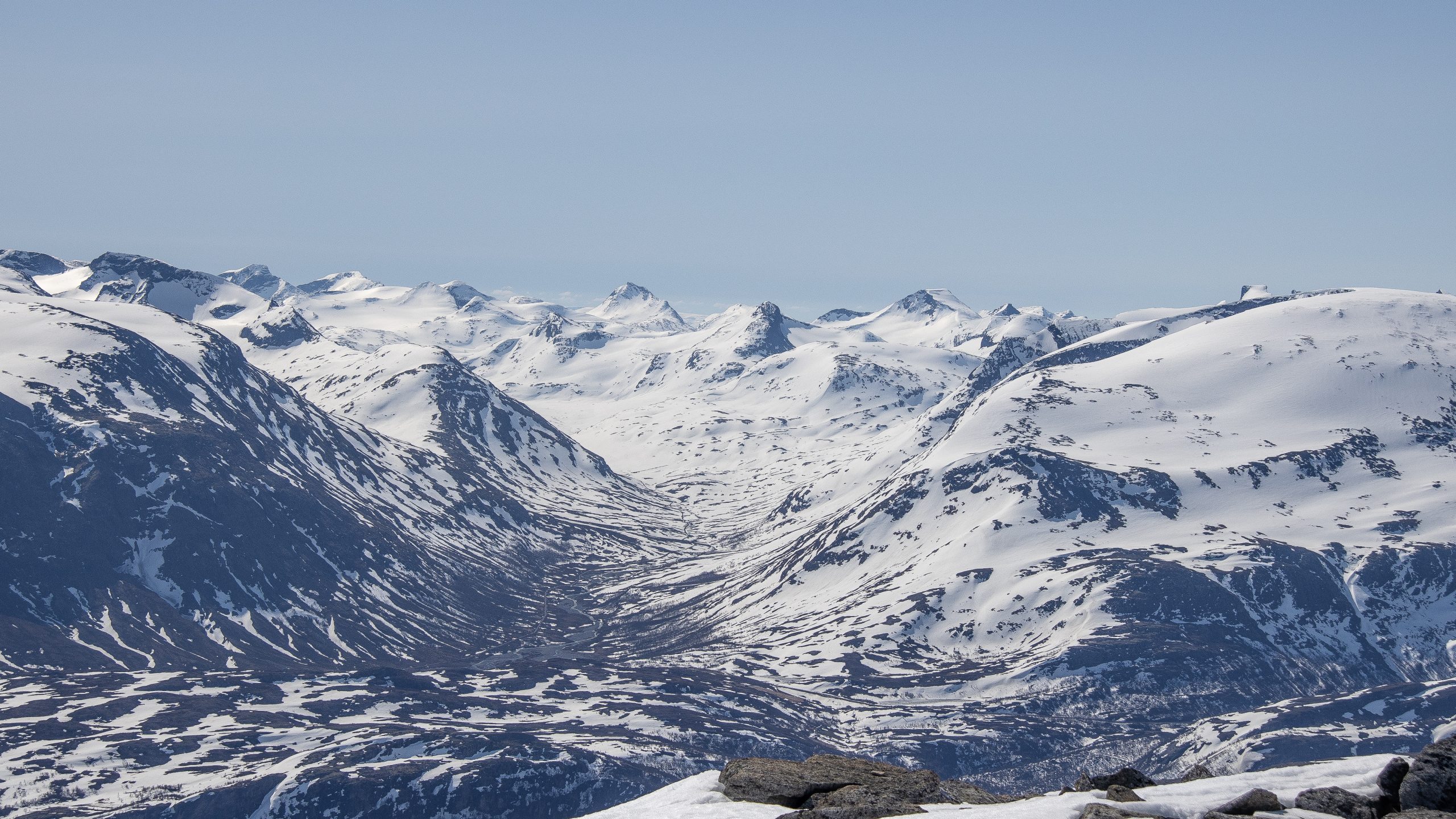 Utsikt inn i Leirdalen fra Hestbreapiggene. 