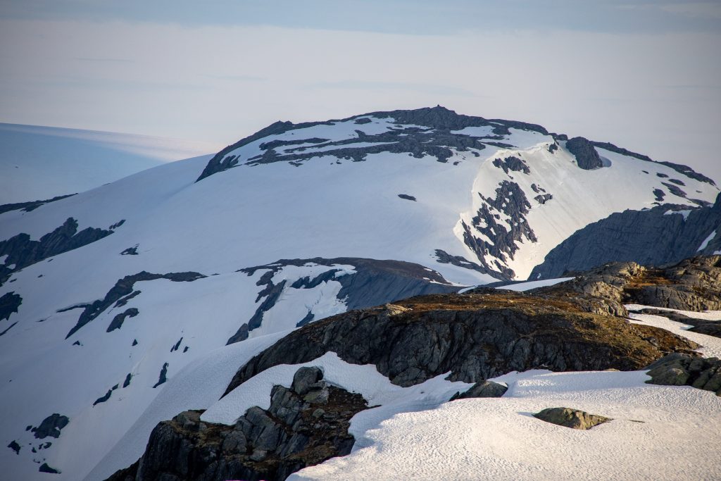 Torsnuten (1.572 moh) er det høyeste punktet utenfor breen på Folgefonnhalvøya.