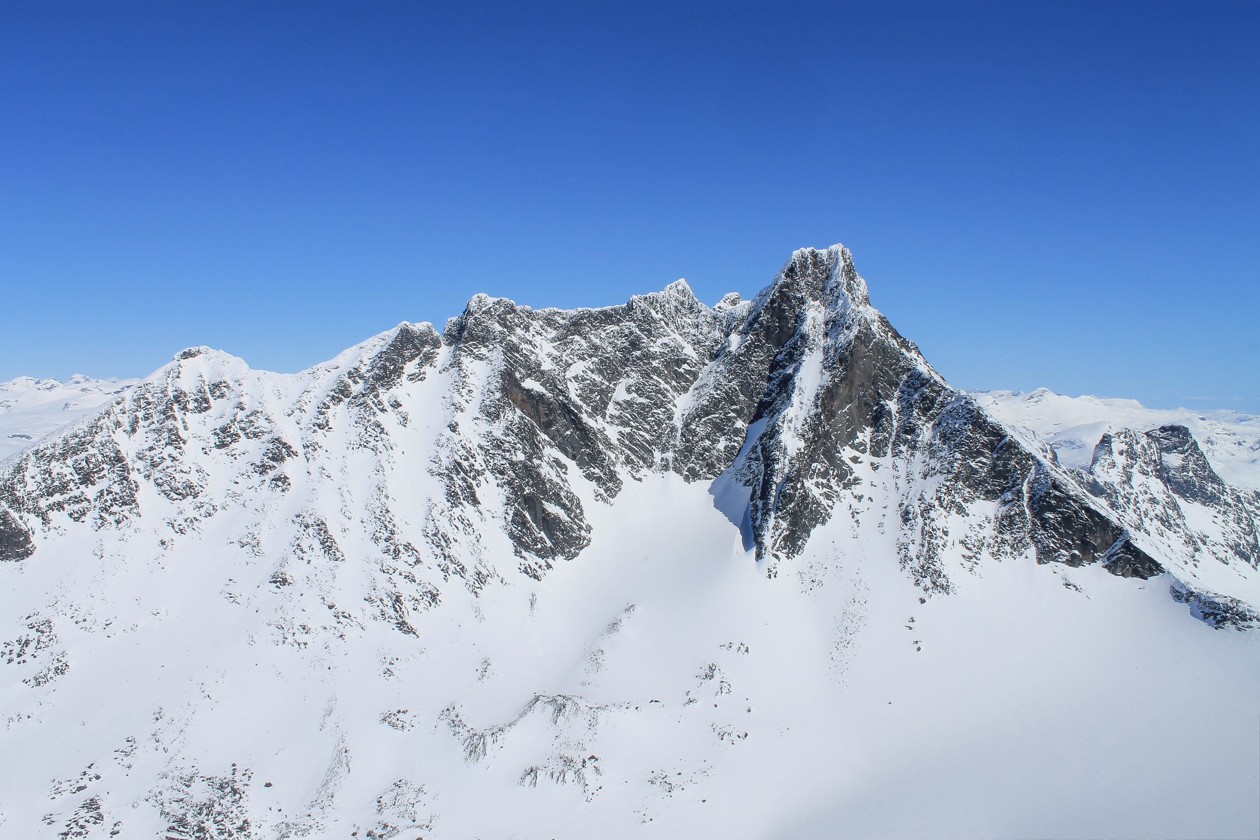 Skagastølsryggen og Storen (2.405 moh) i Hurrungane.