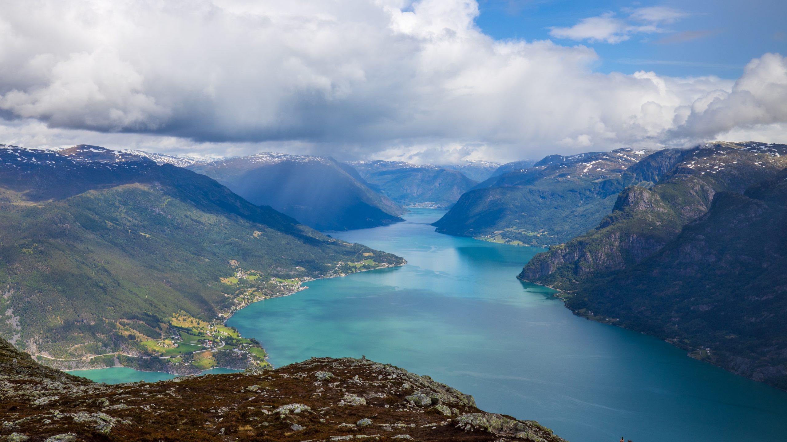 Utsikt fra Molden og inn mot Skjolden.