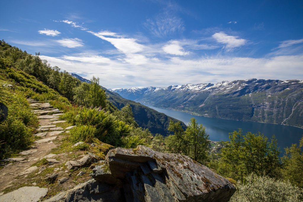 Munketrappene fra Lofthus og opp til Nosi og Rjukande.