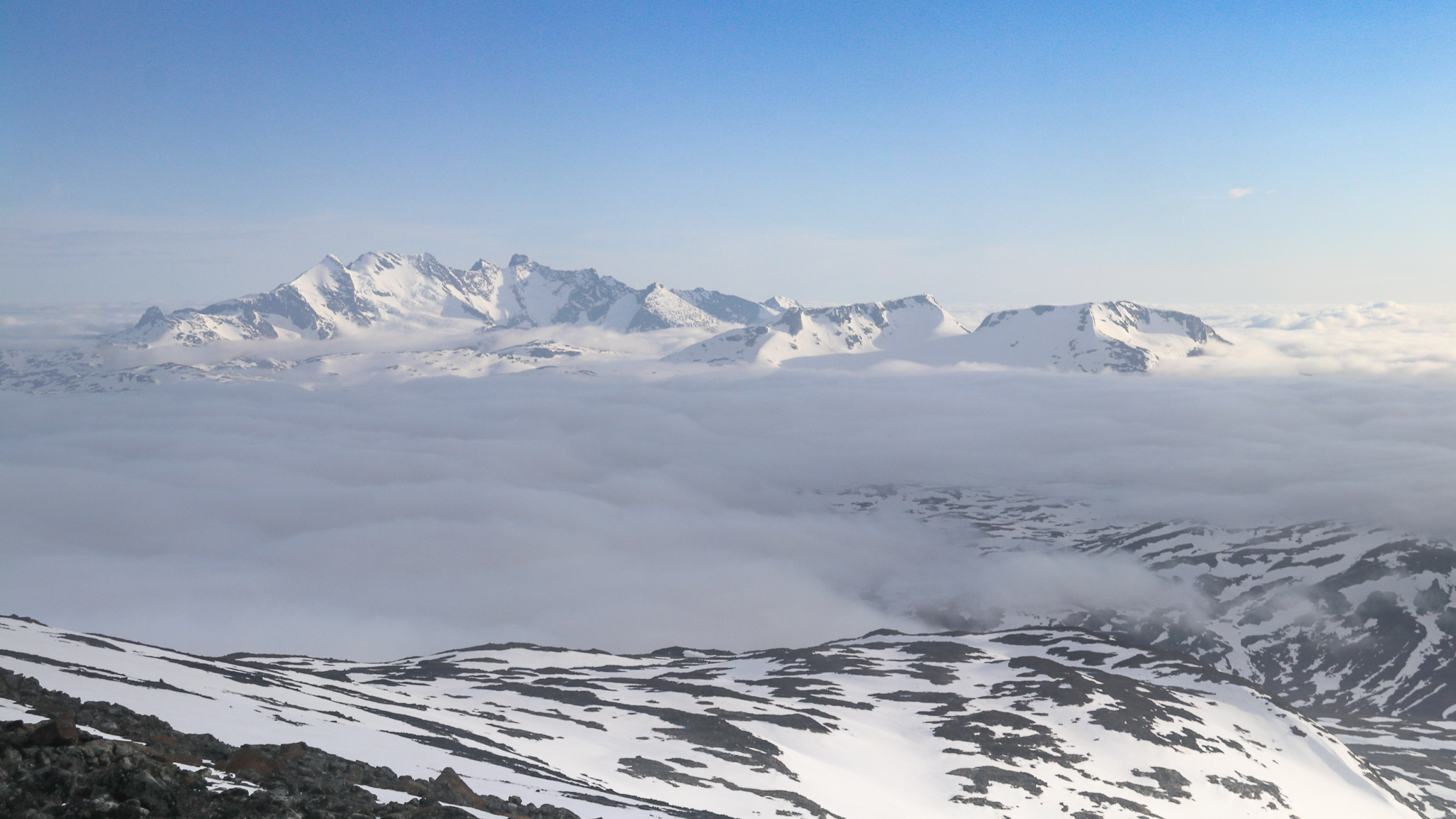 Utsikt fra Hurrbreatinden mot Sognefjellet og Hurrungane.