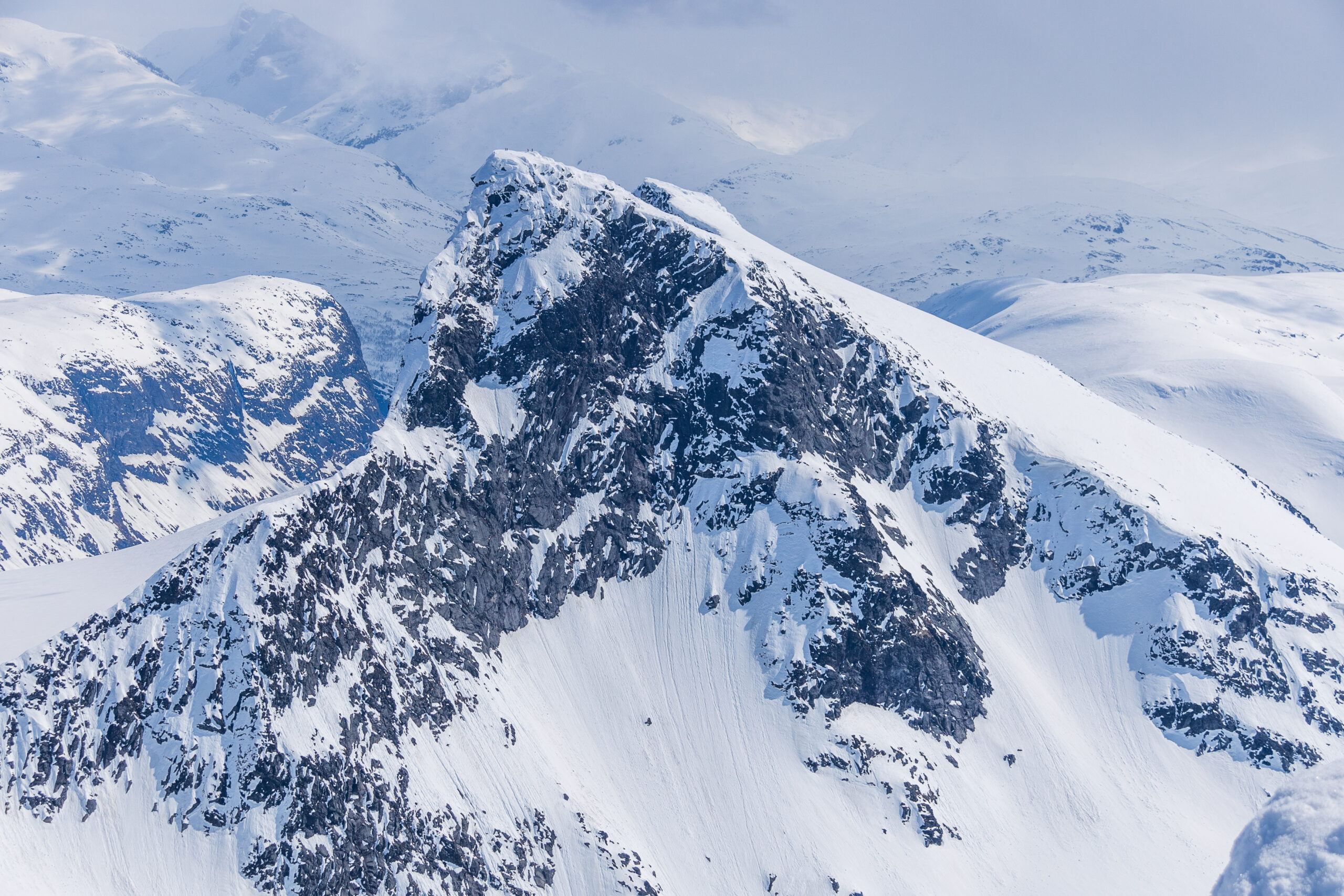 Stølsmaradalstinden sett fra toppen av Store Ringstind.