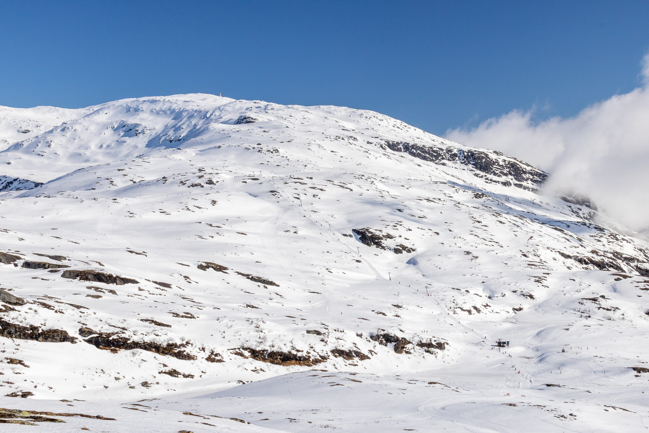 Lønahorgi og skiheisen Horgaletten sett fra Slettafjellet.