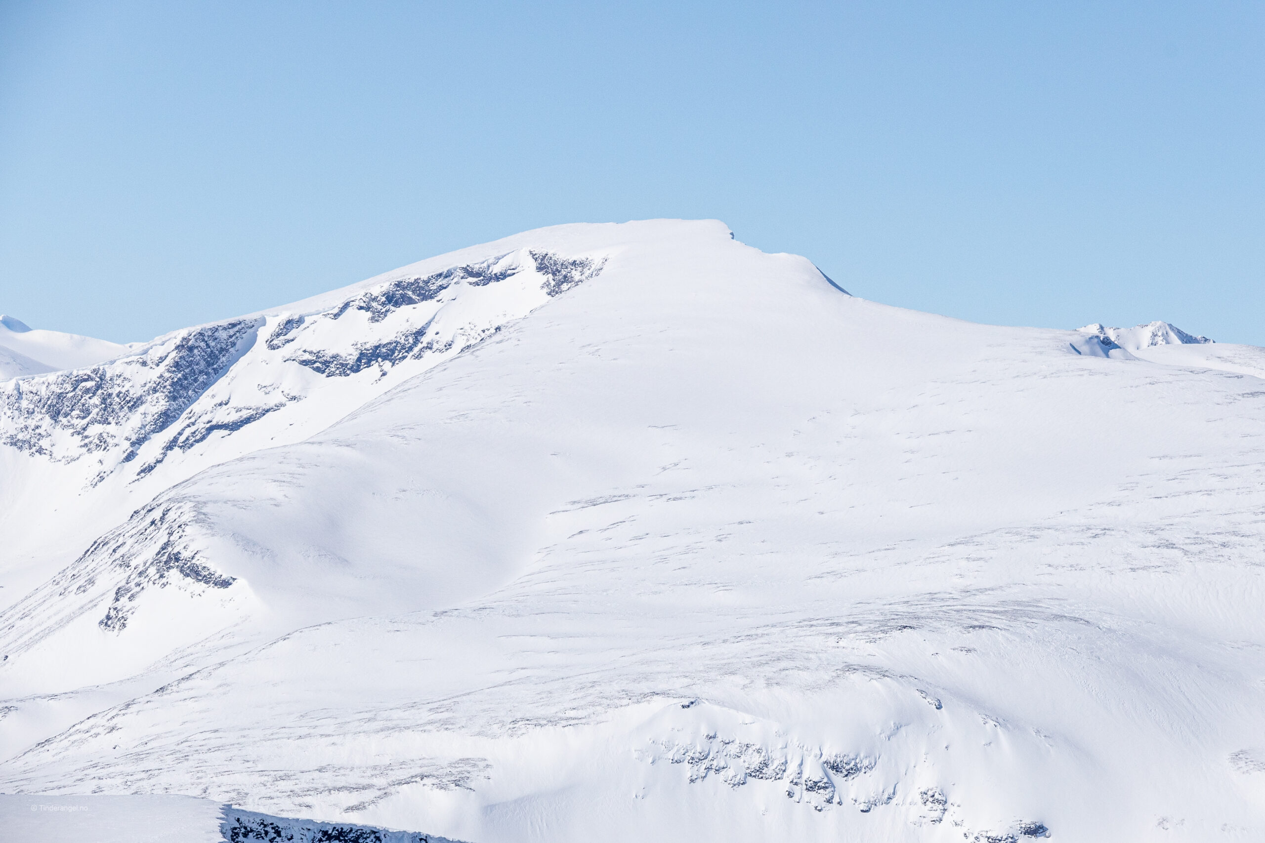 Glittertinden (2.452 moh) sett fra Nautgardstinden i sørøst.