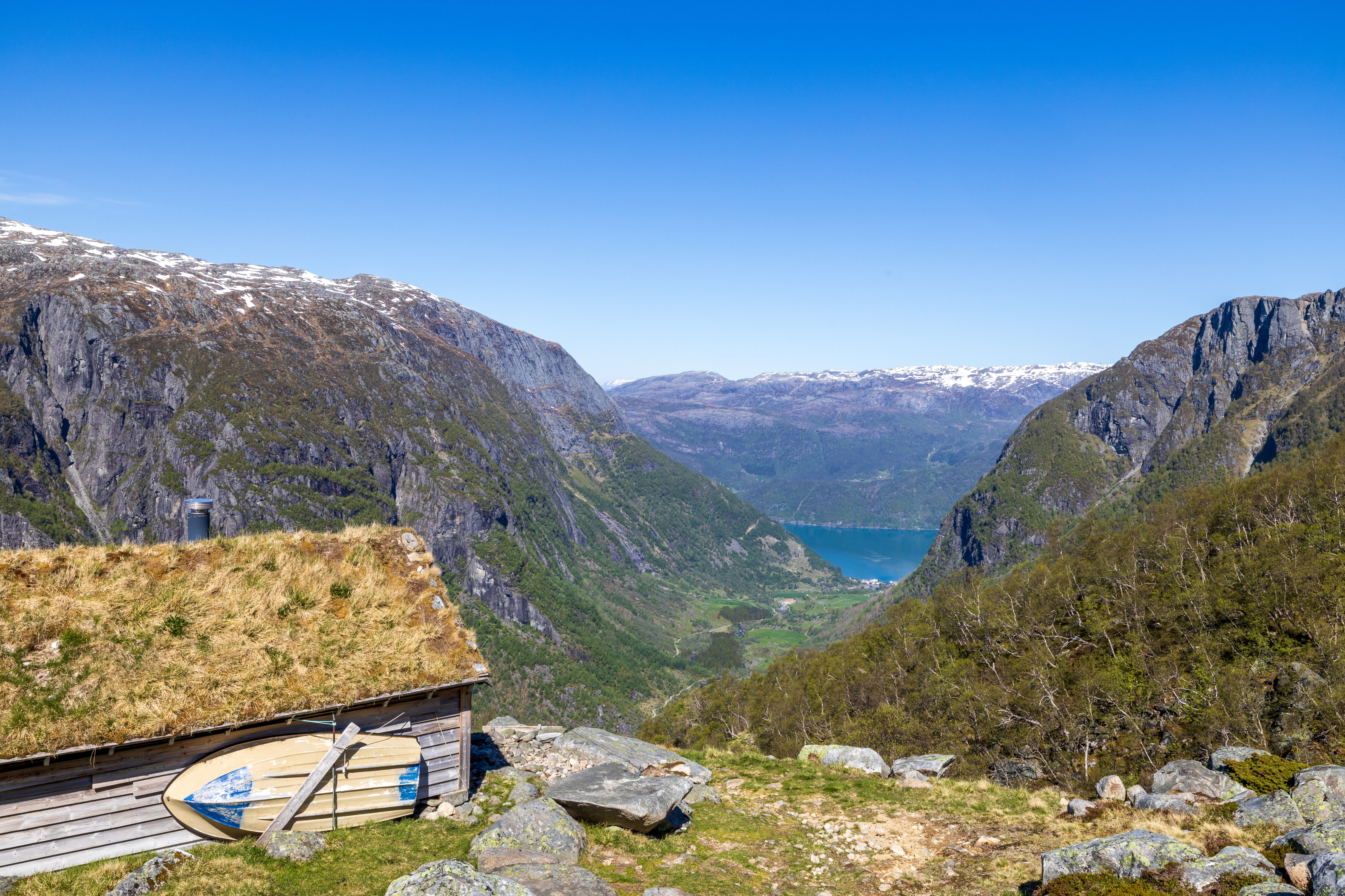 Fra seteren Gardshammar er det flott ustikt ut Bondhusdalen mot Sunndal.