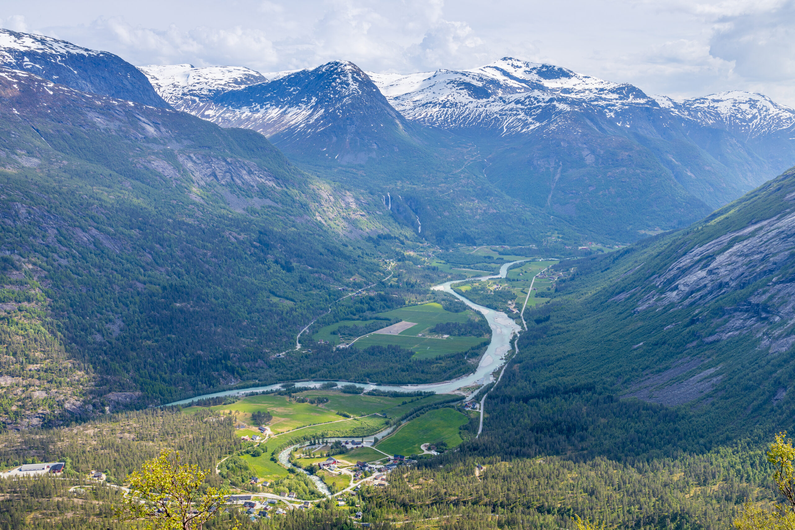 Jostedalen med Vangsen i bakgrunnen, sett fra Hauganosi.