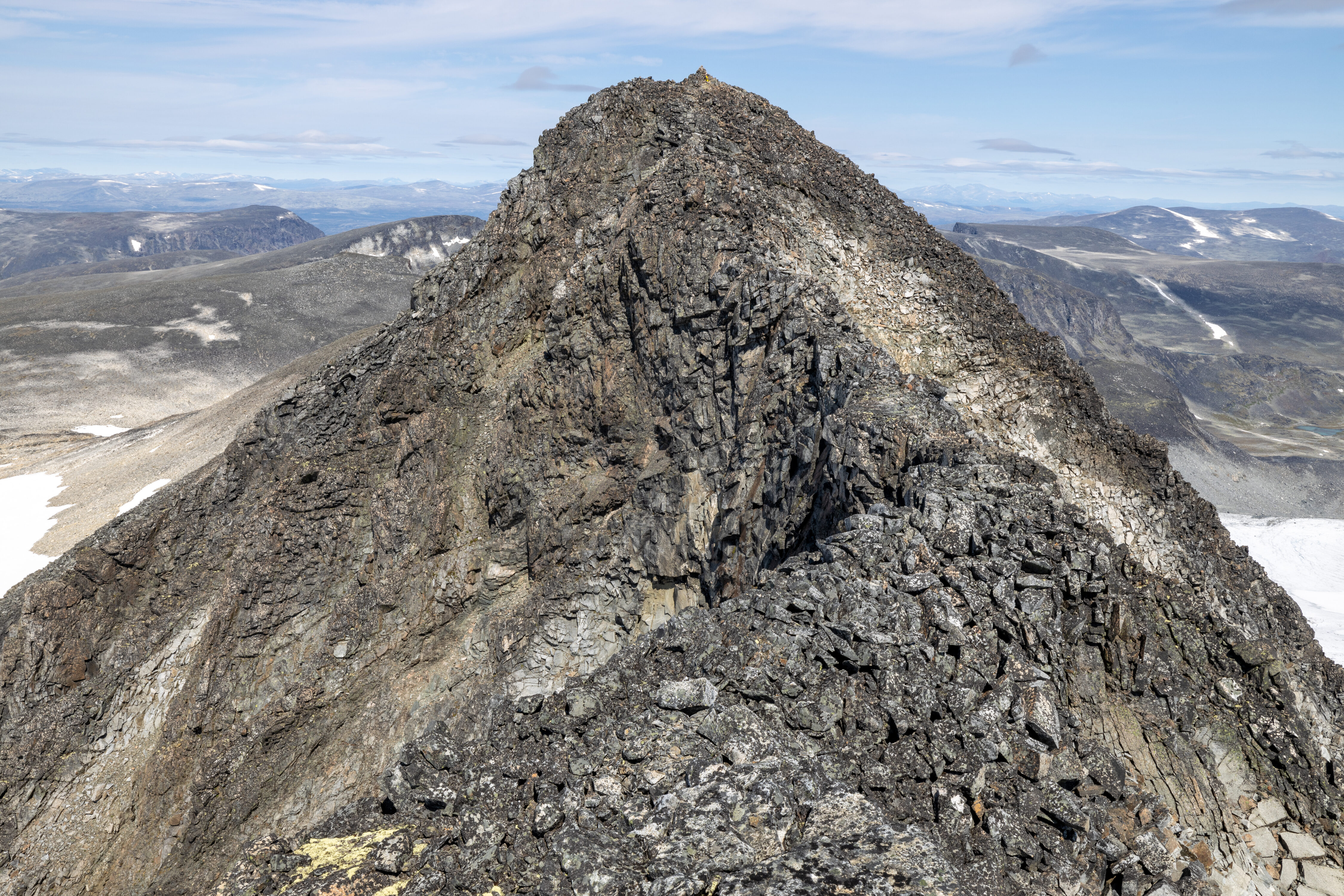 Trollsteineggje (2.300 moh) sett fra sør.