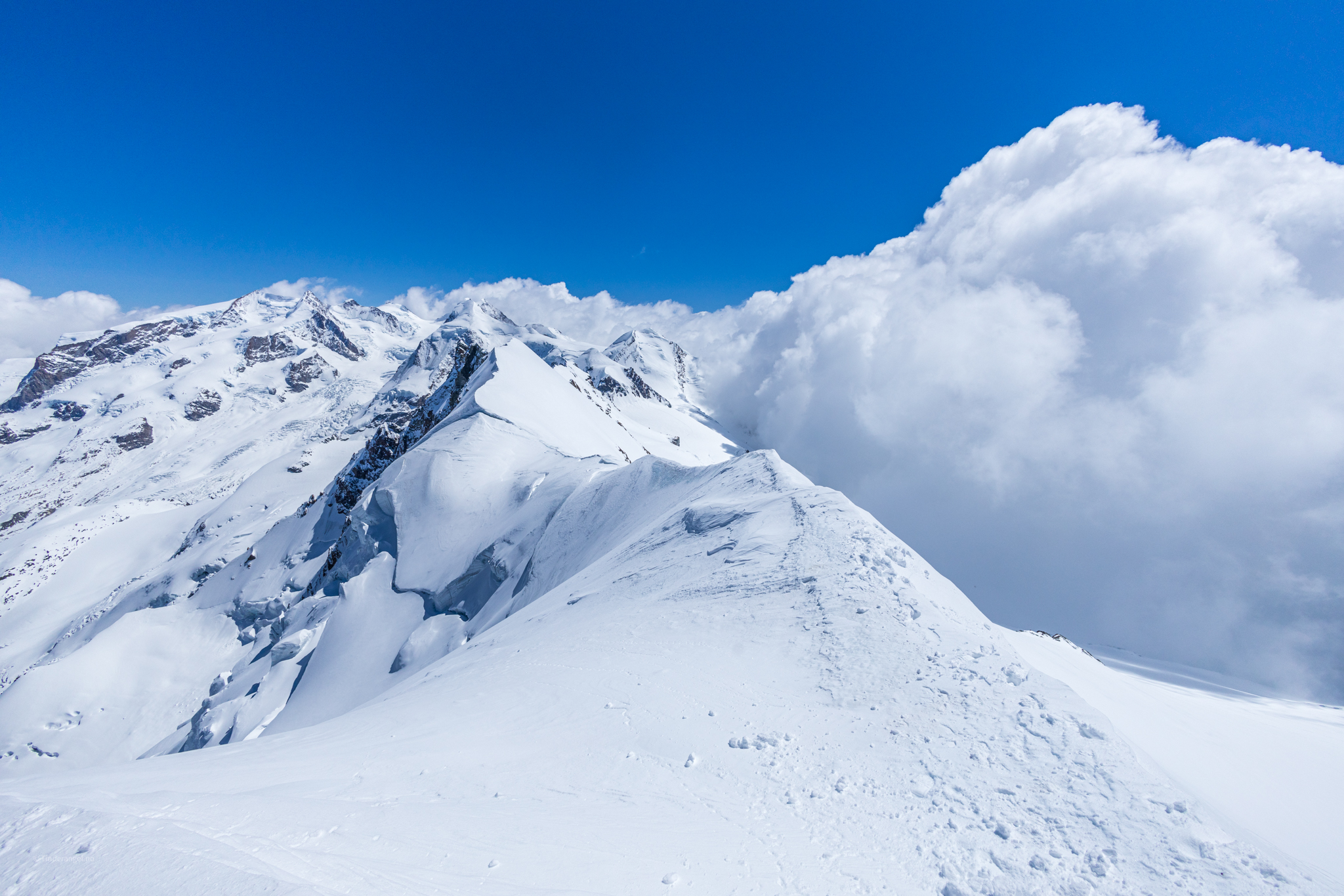 Storslagen utsikt fra toppen av Breithorn (4.164 moh) mot Monte Rosa.