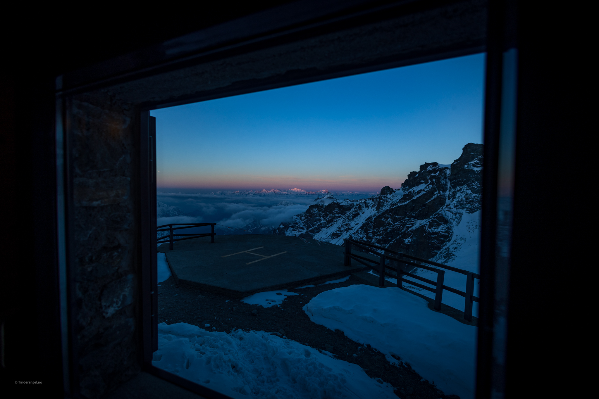 Soloppgang fra turisthytten Refugio Guide d'Ayas.