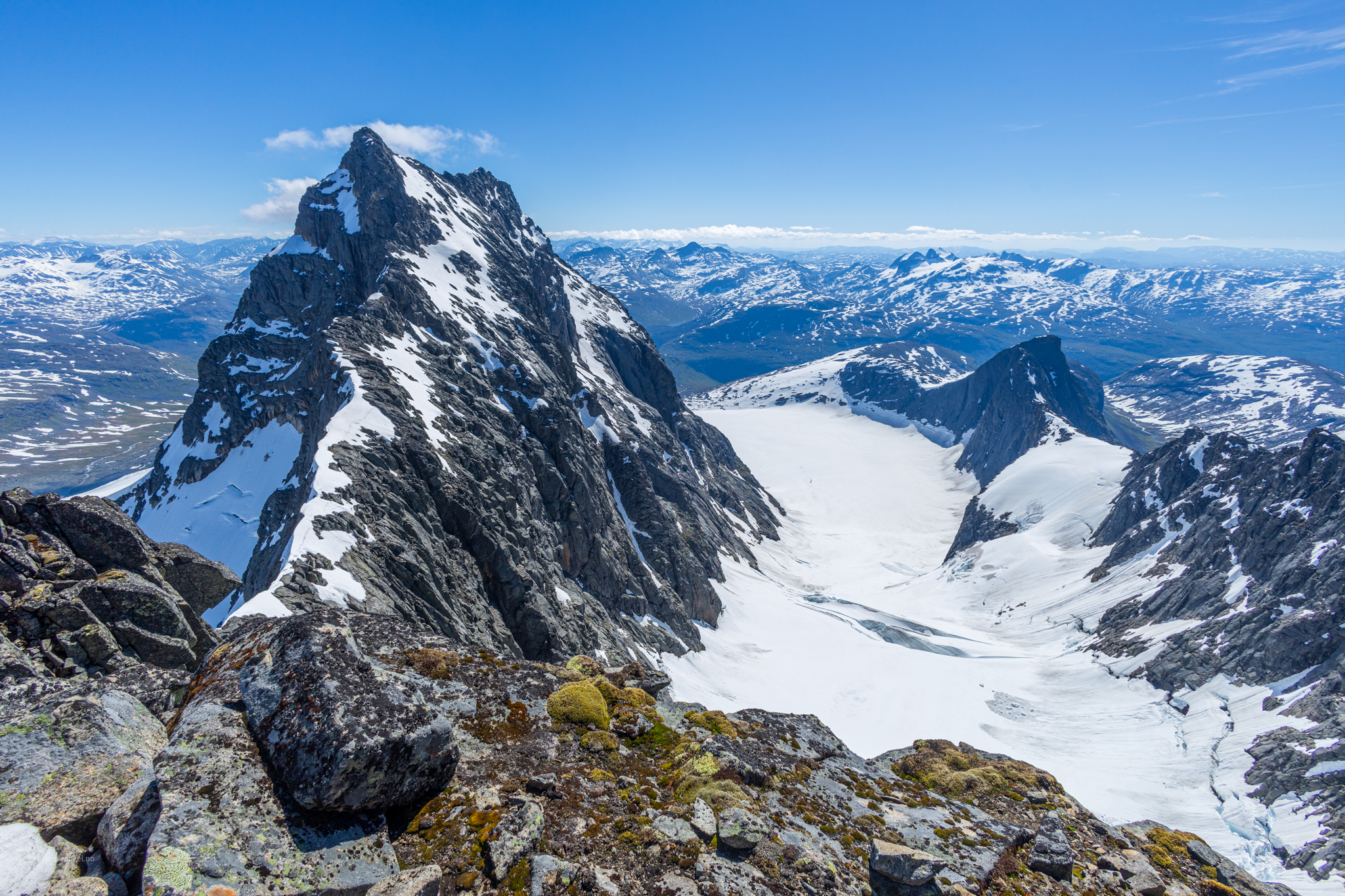 Styggedalsryggen og Maradalsbreen sett fra Sentraltind.