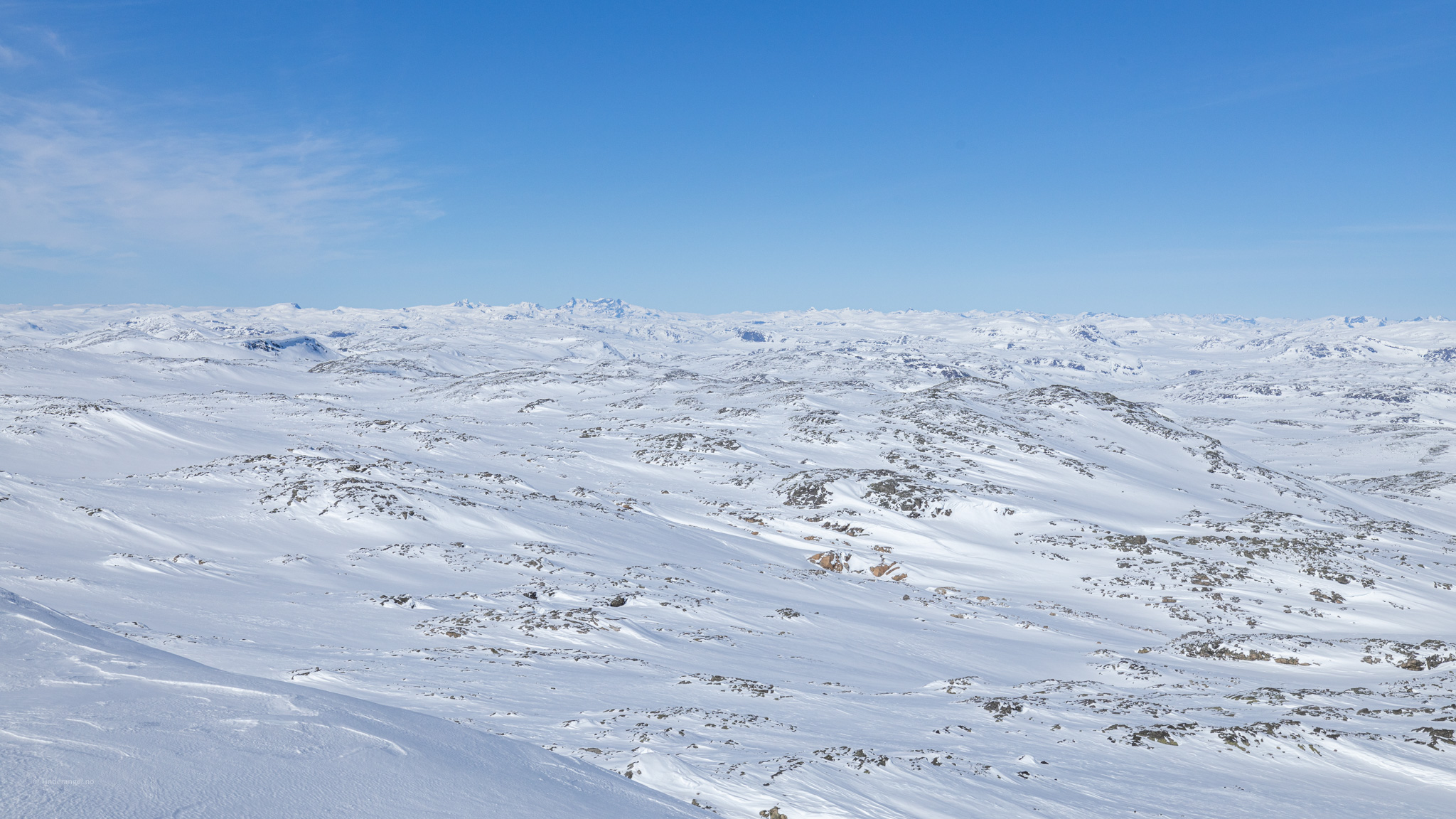 Utsikt fra Raudbergskarvet nordover mot Jotunheimen og Hurrungane.