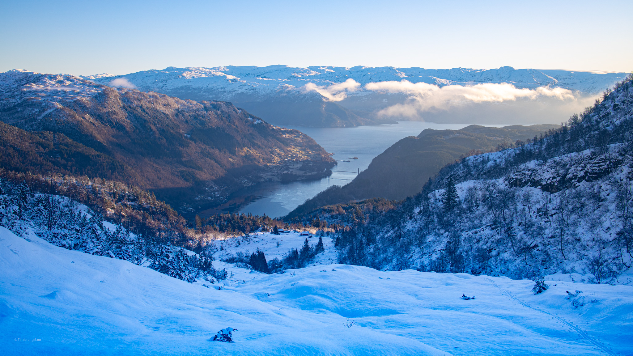 Fyksesundet sett fra Manfjellet.