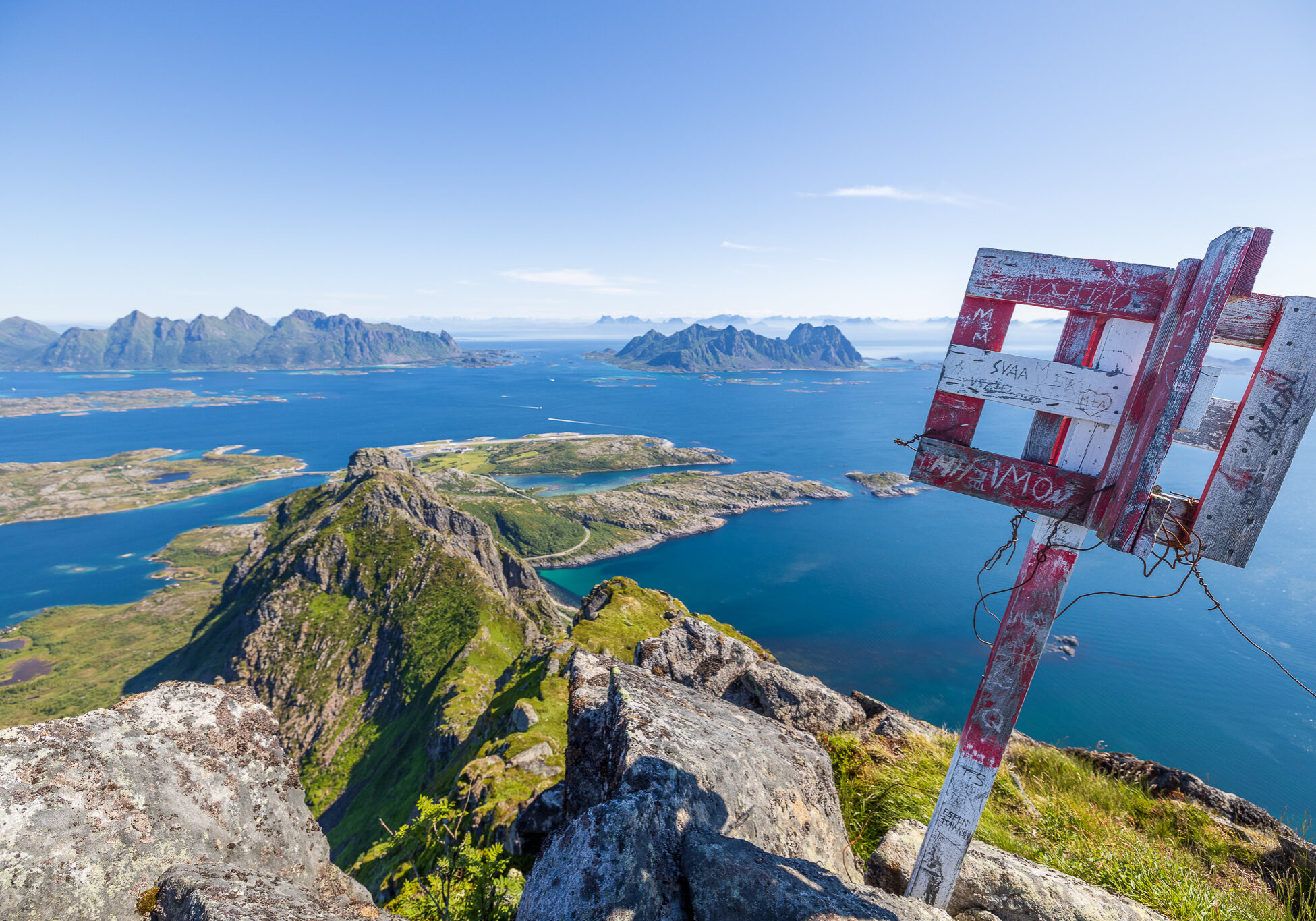 Magisk utsikt fra toppen av Fløya i Svolvær.