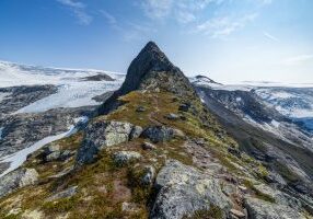 Fjellryggen Kattanakken må være den flotteste oppgangen til Jostedalsbreen.