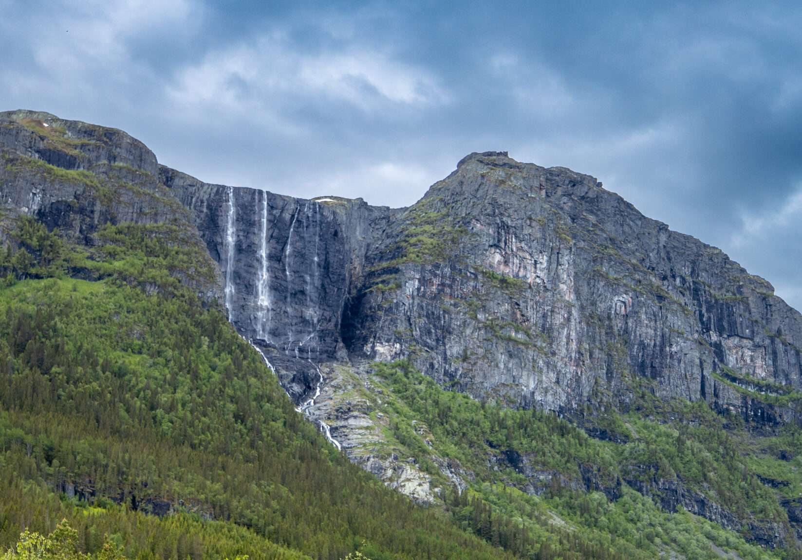 Veslehorn og Hydnefossen.