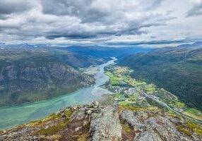 Utsikt fra Lomseggen.