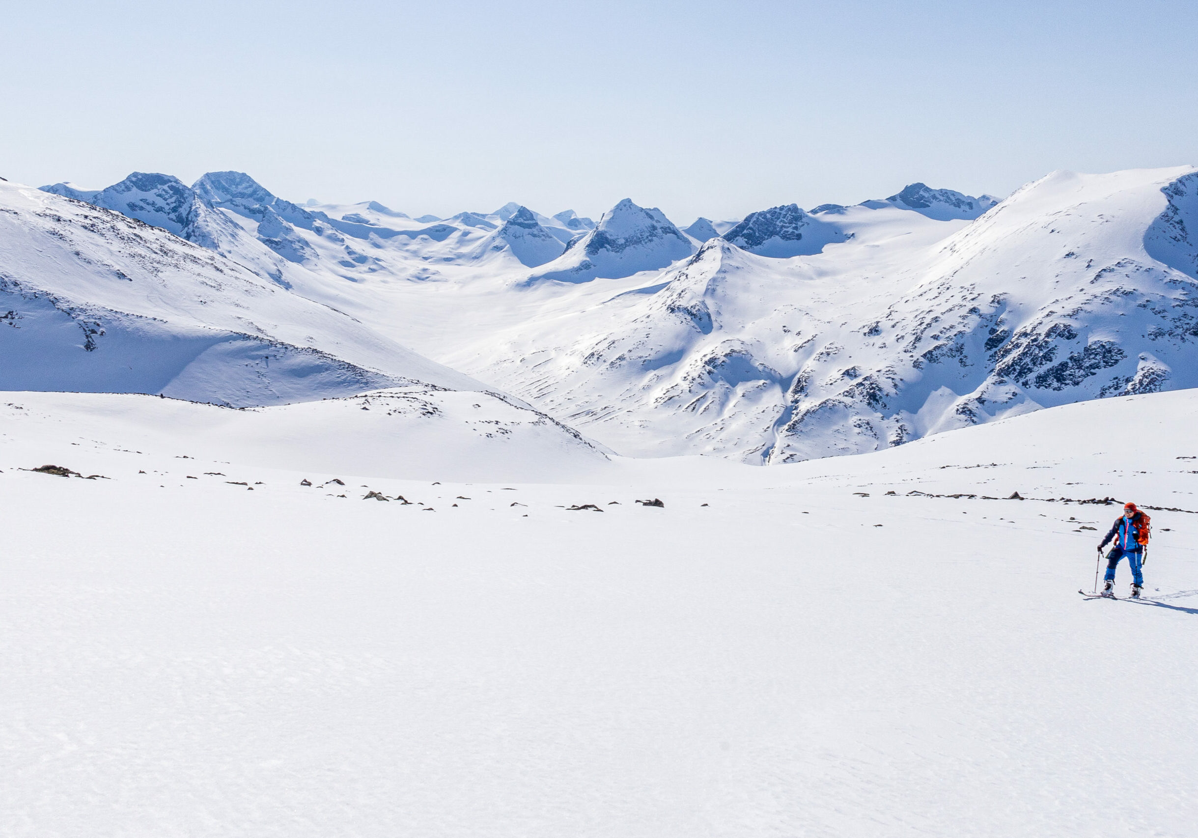 På topptur til Leirhøe med utsikt inn i Visdalen.