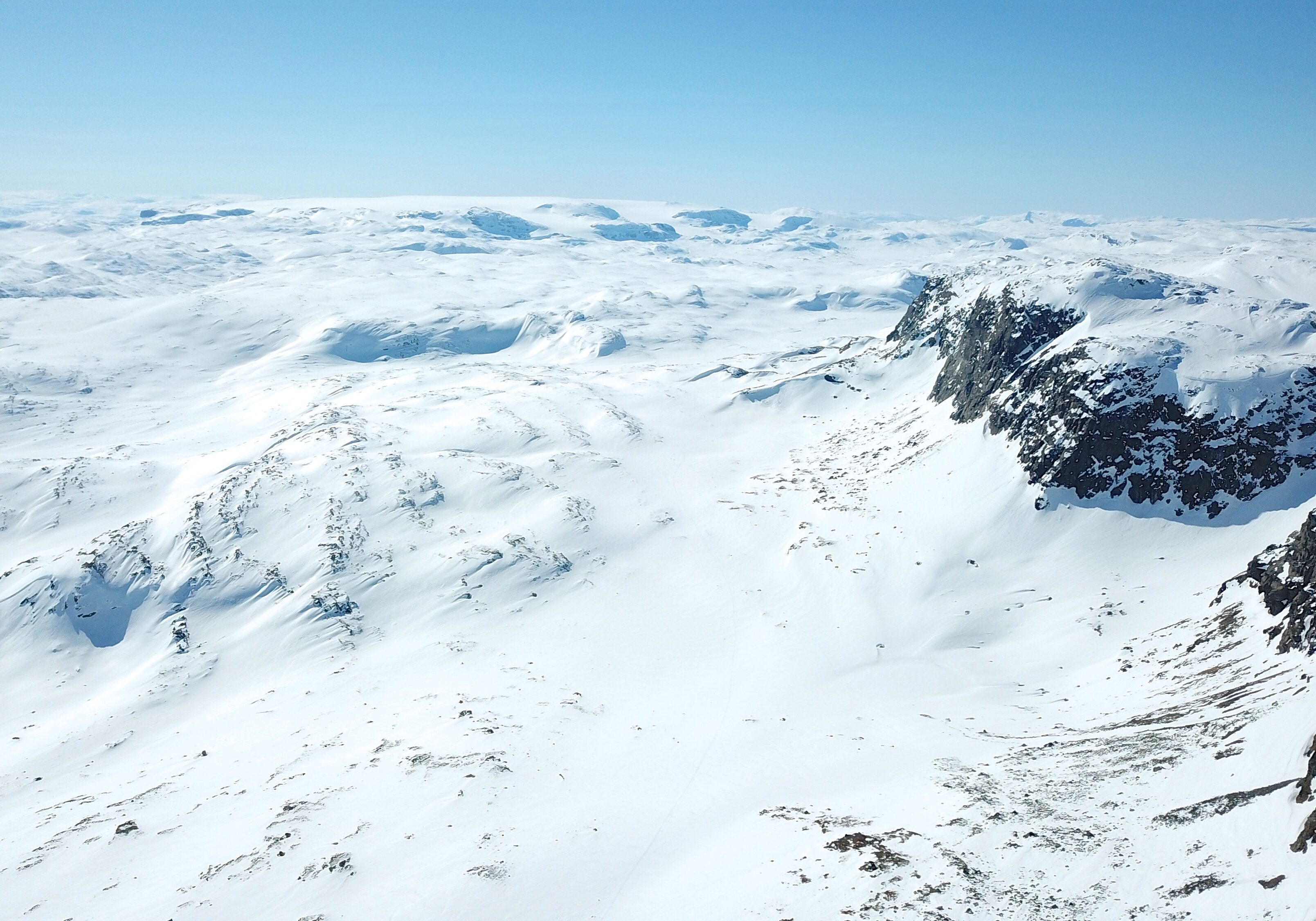 Hallingskarvet og Hardangerjøkulen.