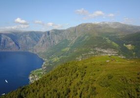 Turen til seteren Hovdungo i Aurland er en kort og enkel tur med fin utsikt.