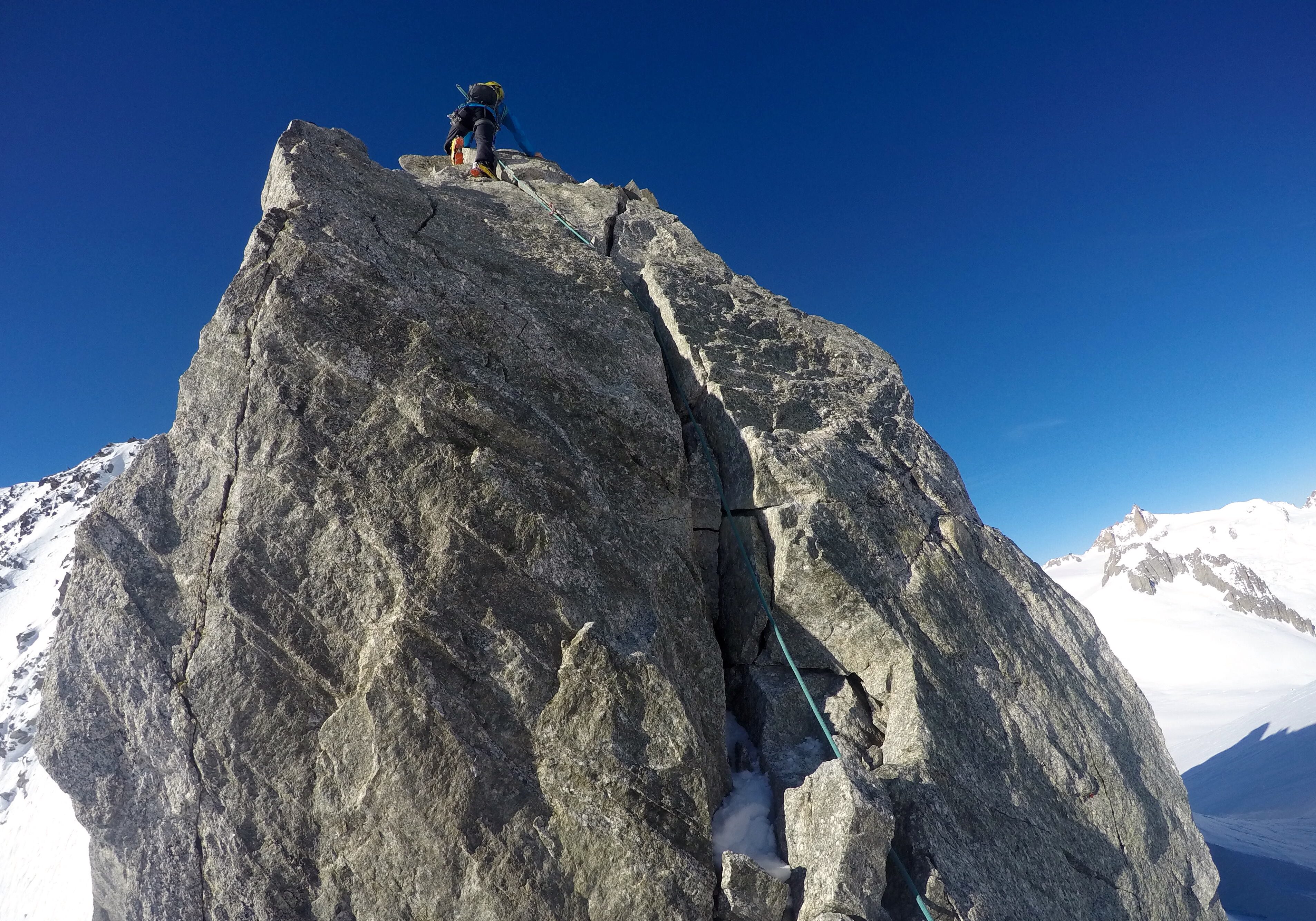 Noe enkel klatring mot toppen av Aiguilles Marbrées.