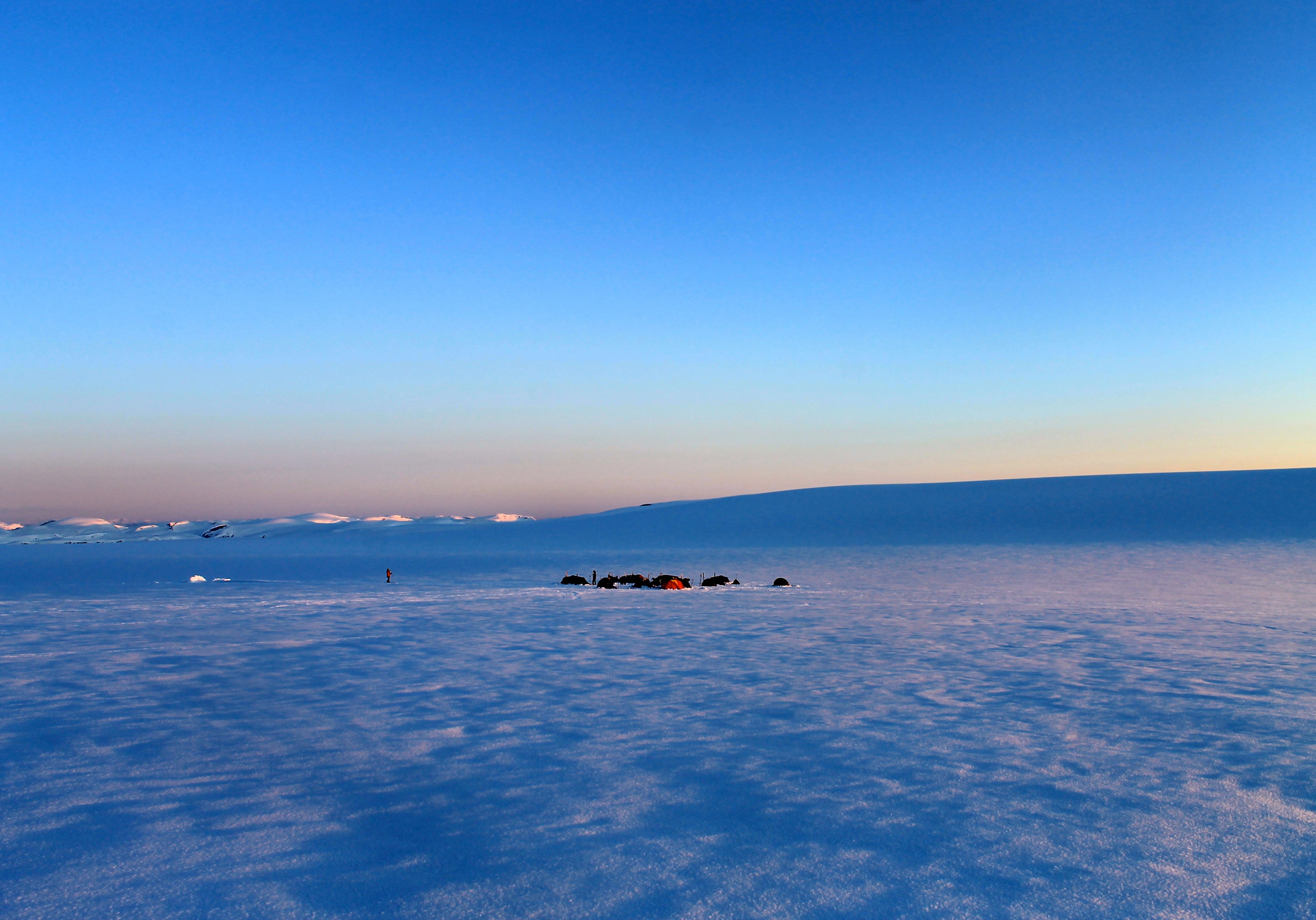 Camp ved foten av Brenibba på Jostedalsbreen.