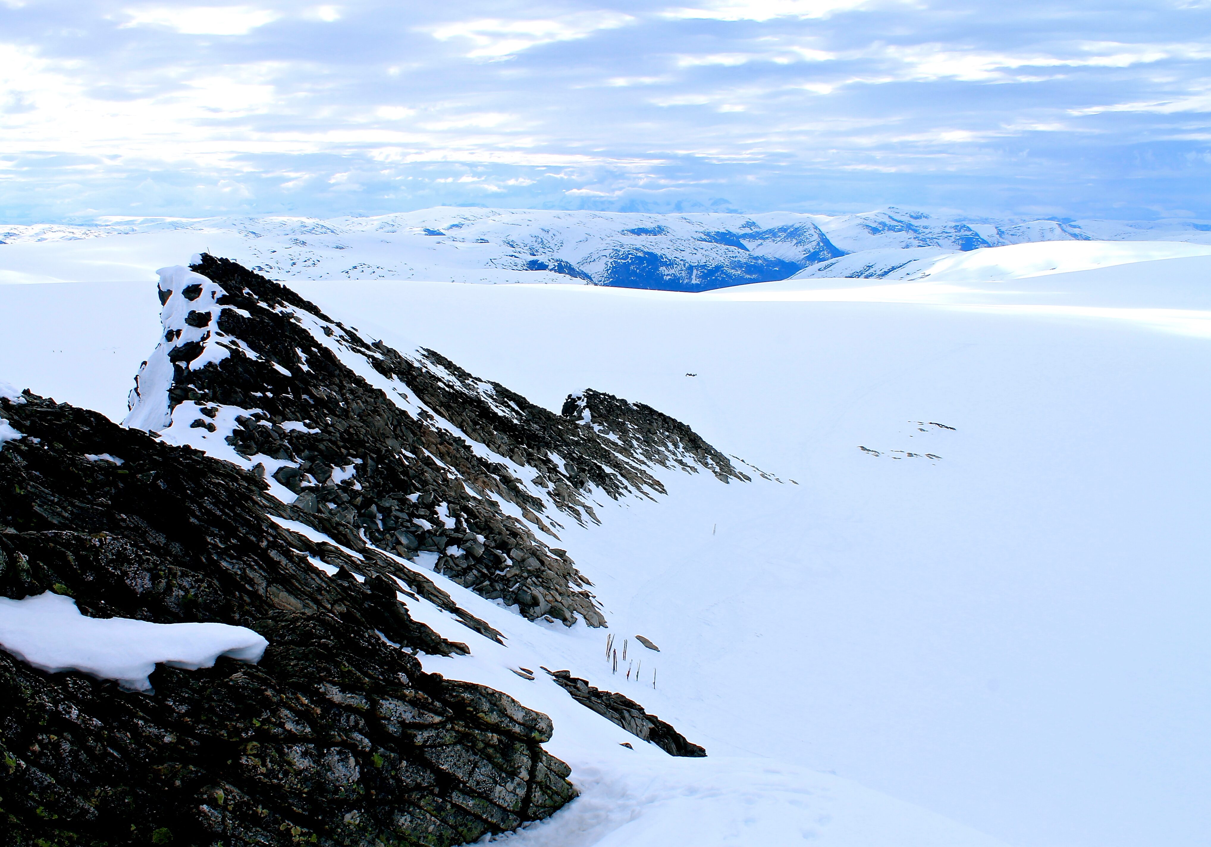 Utsikt inn på Jostedalsbreen mot Nigardsbreen fra Kjenndalskruna.