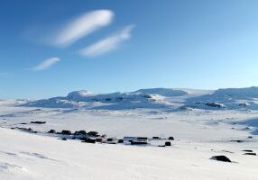 Finse markerer skillet mellom Skarvheimen og Hardangervidda.