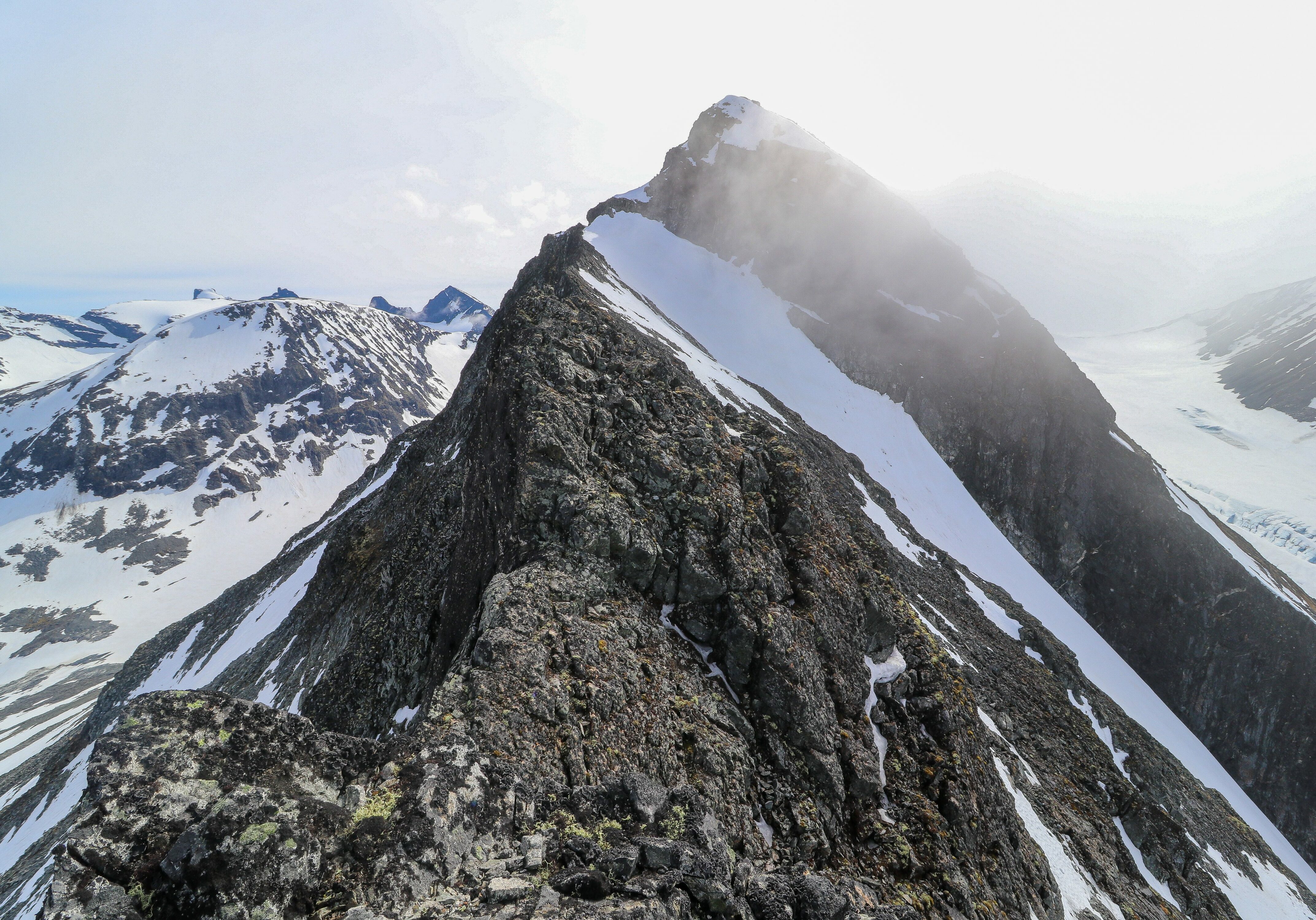 Skagsnebb (2.003 moh) er en flott tind i Leirdalen.