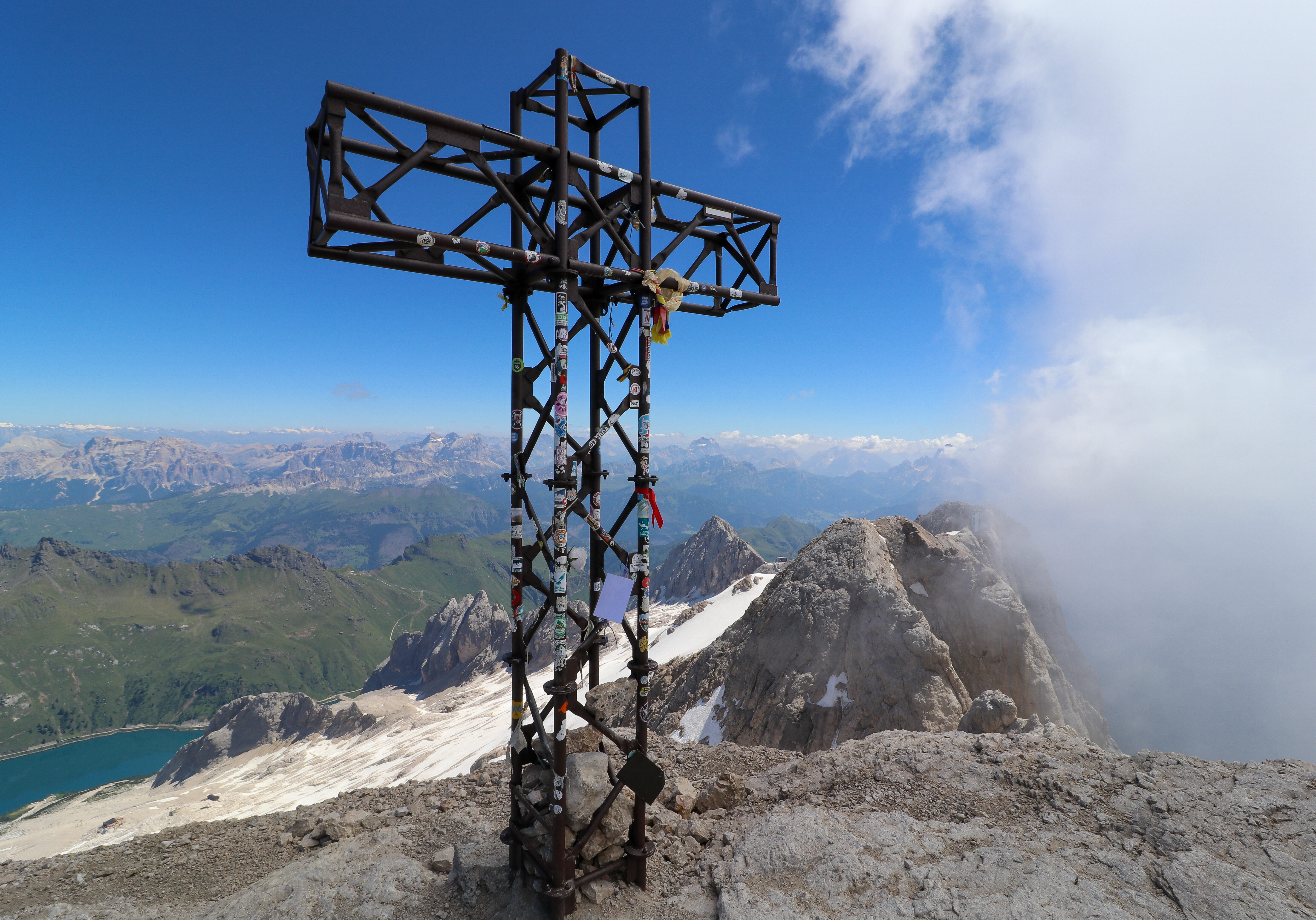 Punta Penia (3.343 moh) er  den høyeste toppen i fjellmassivet Marmolada og i Dolomittene.