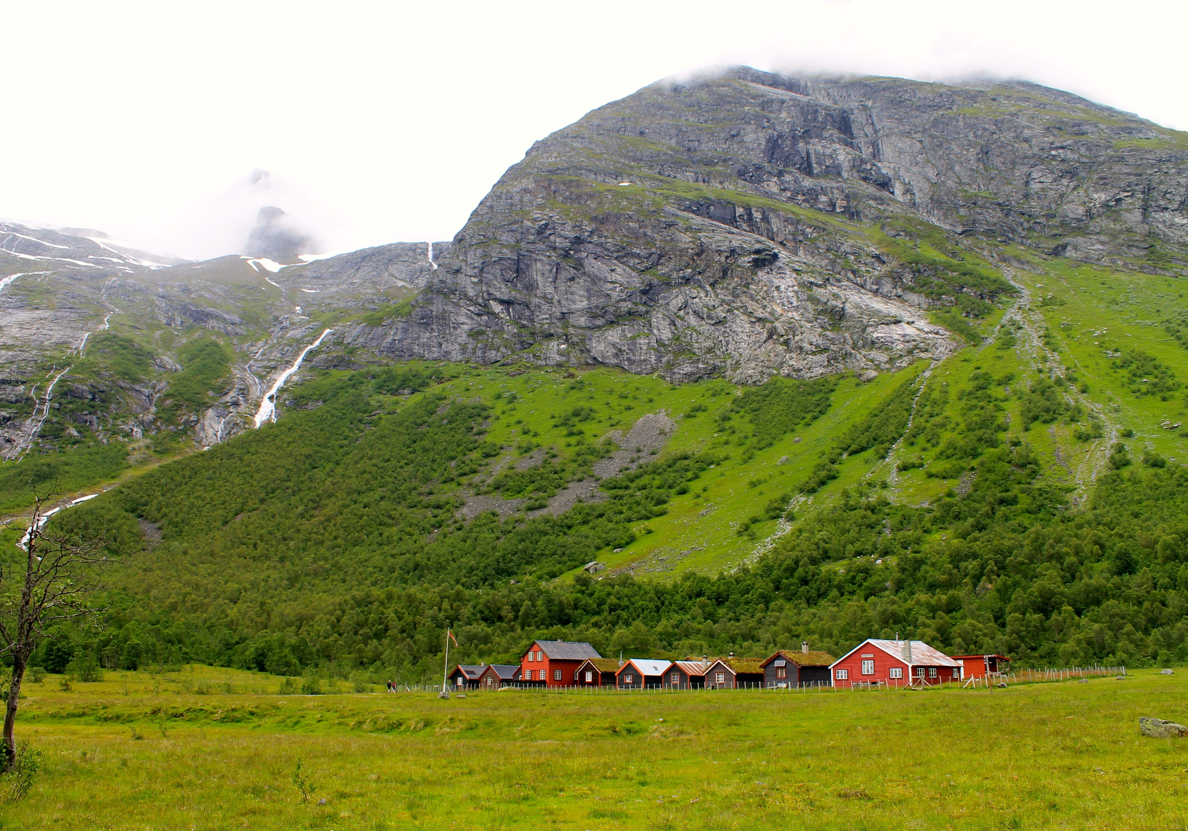 Bødalsseter er et fint utgangspunkt for turer opp på Jostedalsbreen.