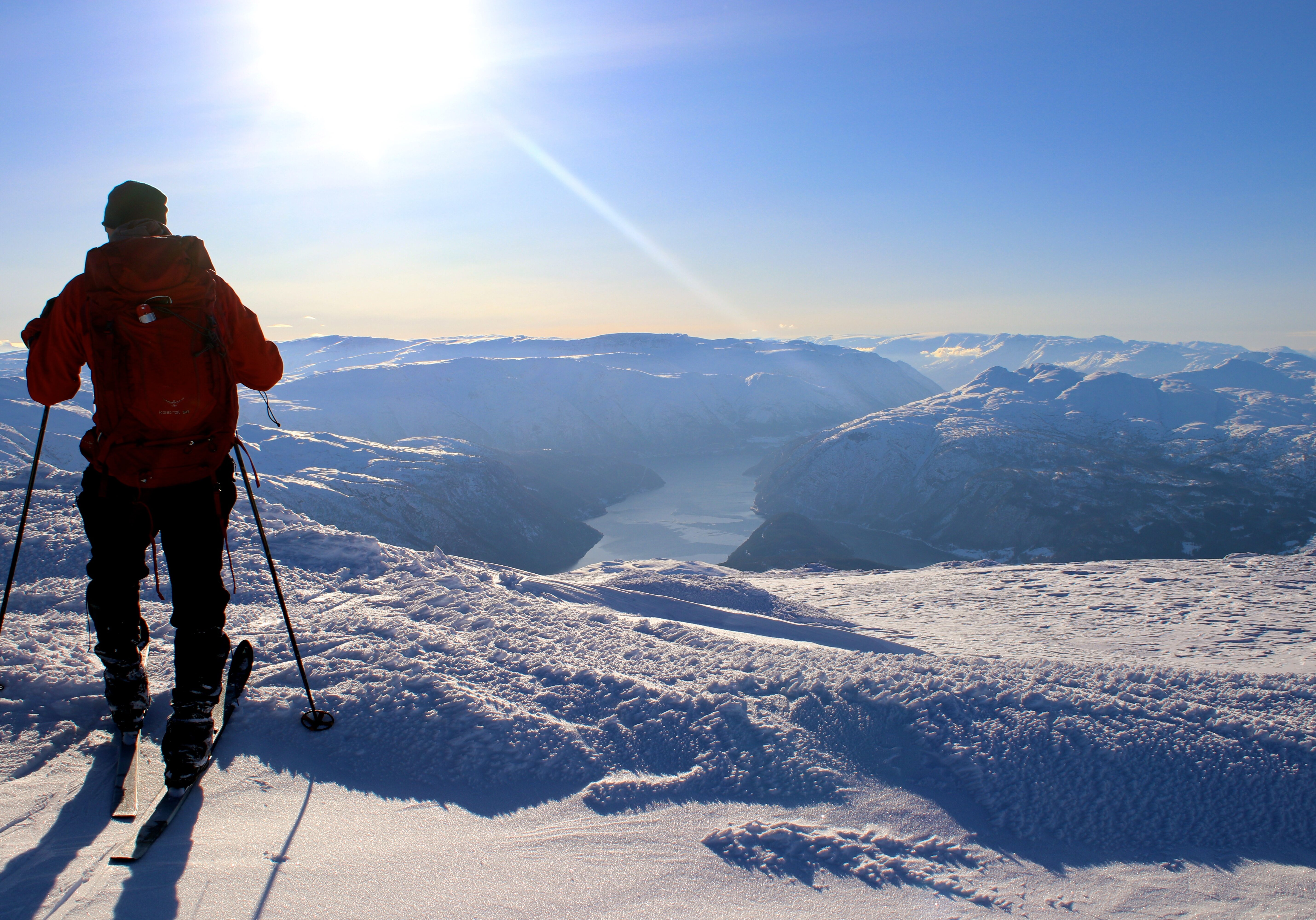 Fra Vassfjøra er det et vakkert skue ut Osafjorden innerst i Hardanger.