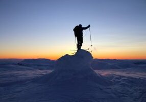 Vakker solnedgang på toppen av Øykjafonn (1.604 moh).