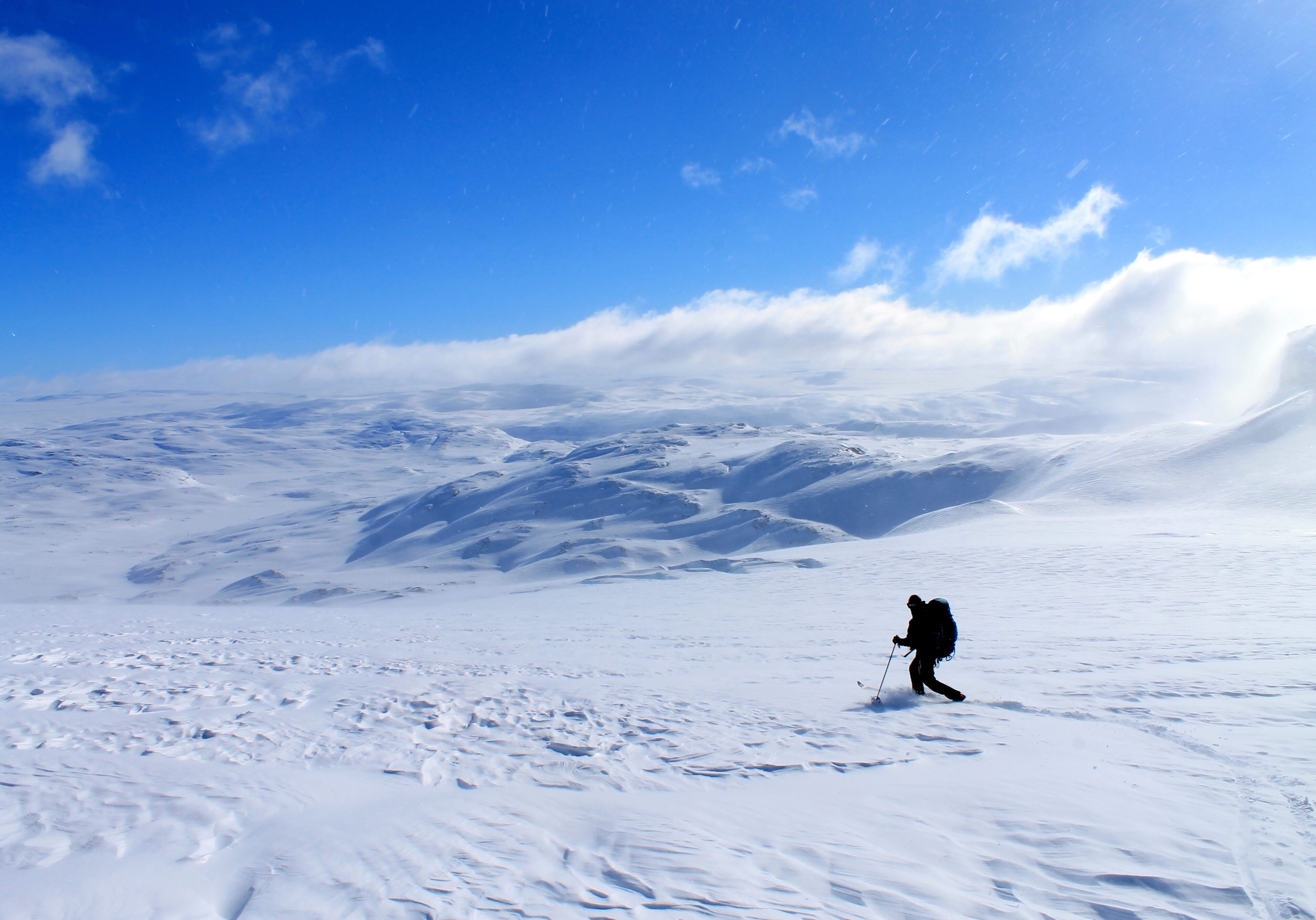 På ski ned brefallet Vestra Leirebottsskåka, en brearm av Hardangerjøkulen.