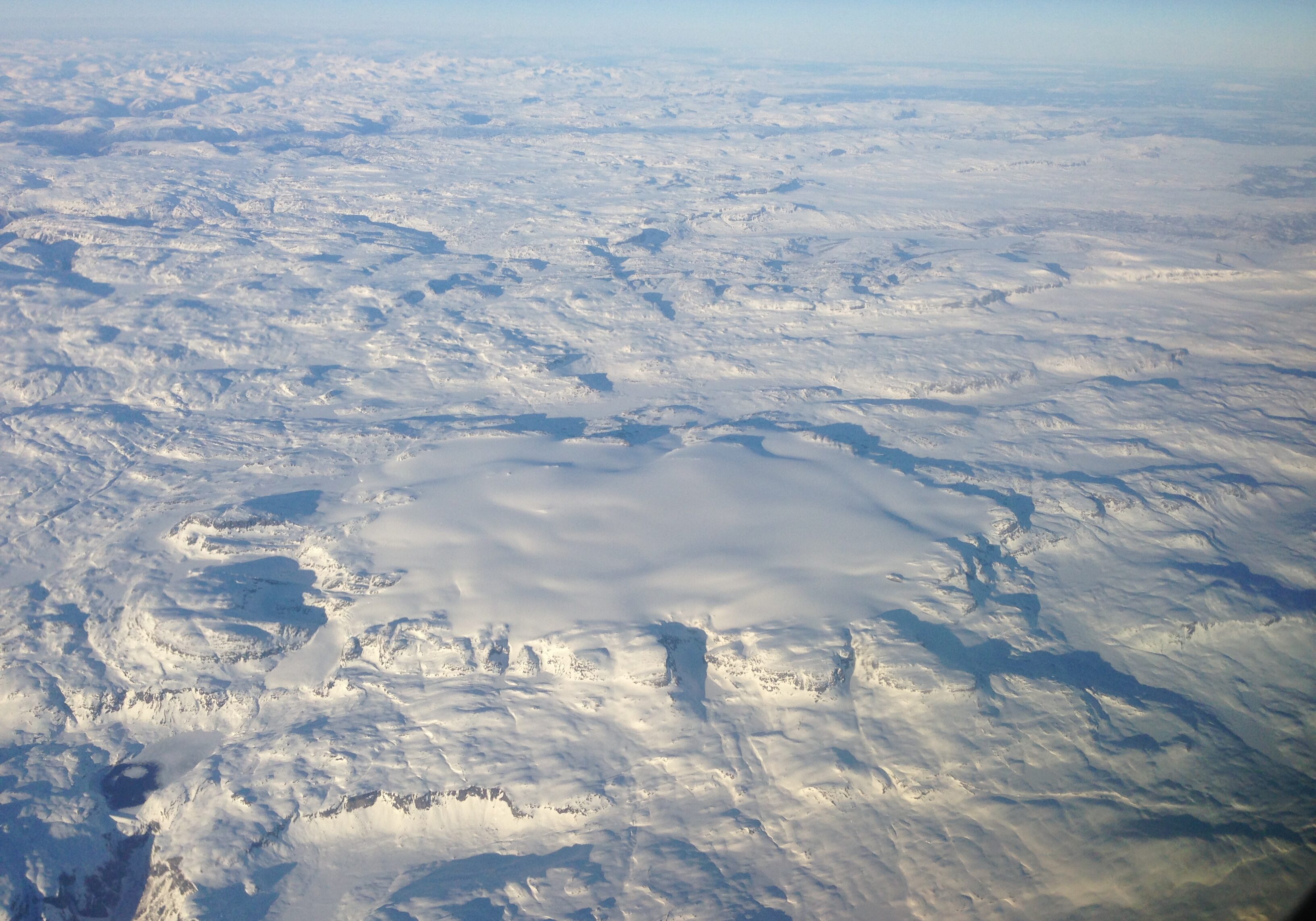 Hardangerjøkulen er et imponerende syn sett fra luften. Her sett fra sør.